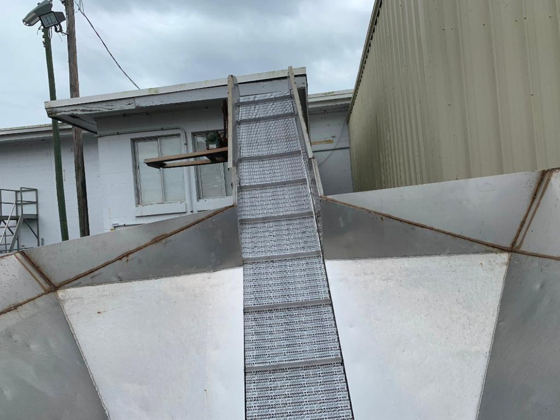 SS water hopper unloading bin w/incline conveyor. (Located in Faison, NC) - Image 21 of 24