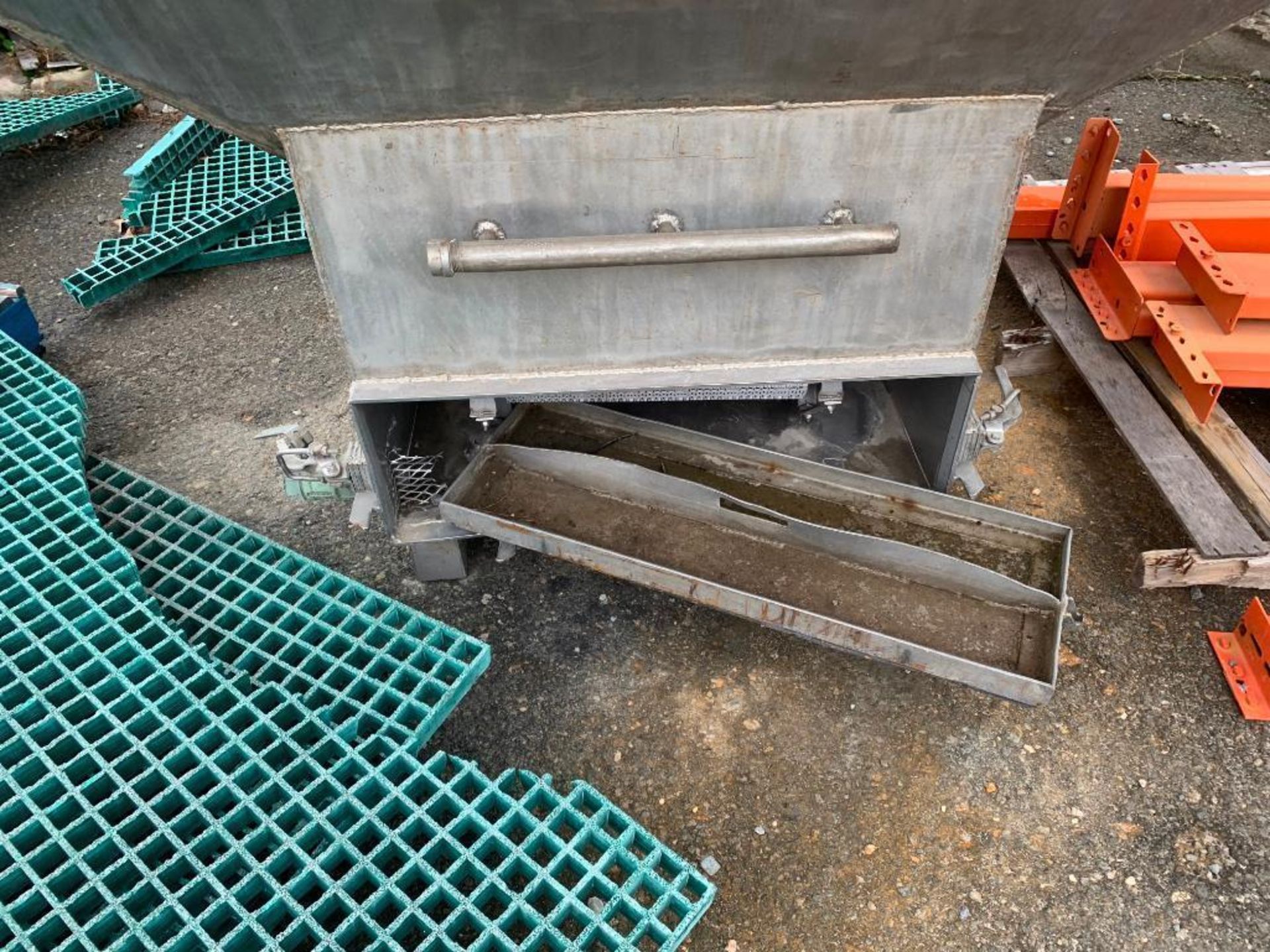 SS water hopper unloading bin w/incline conveyor. (Located in Faison, NC) - Image 17 of 24