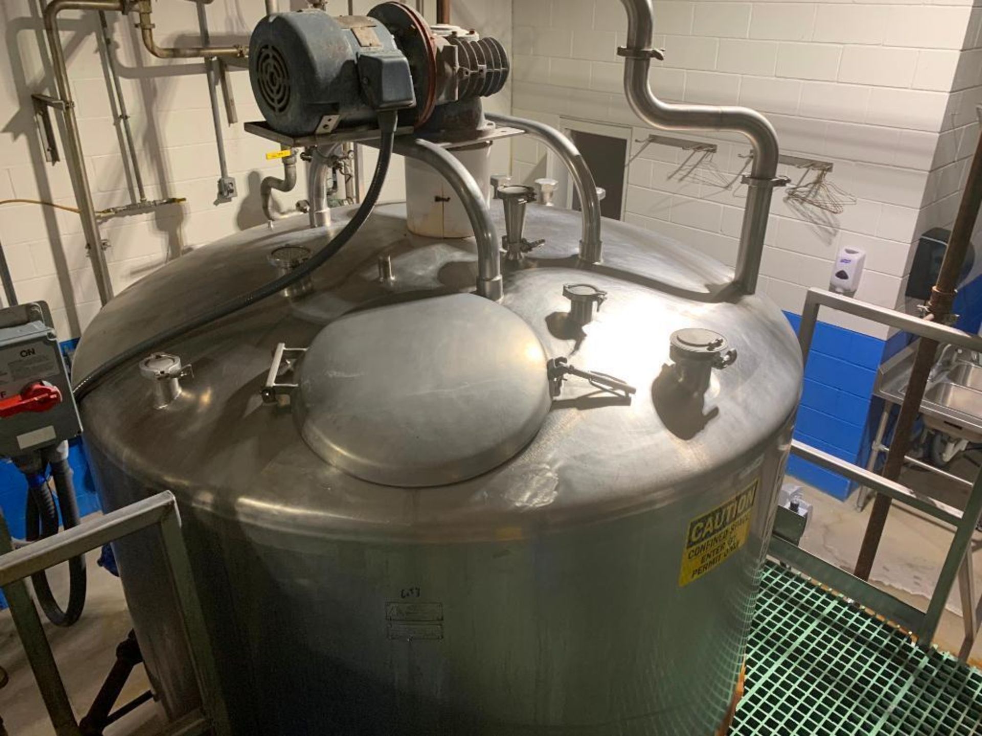 DCI 1000 Gal. SS jacketed tank. (Located in Faison, NC)