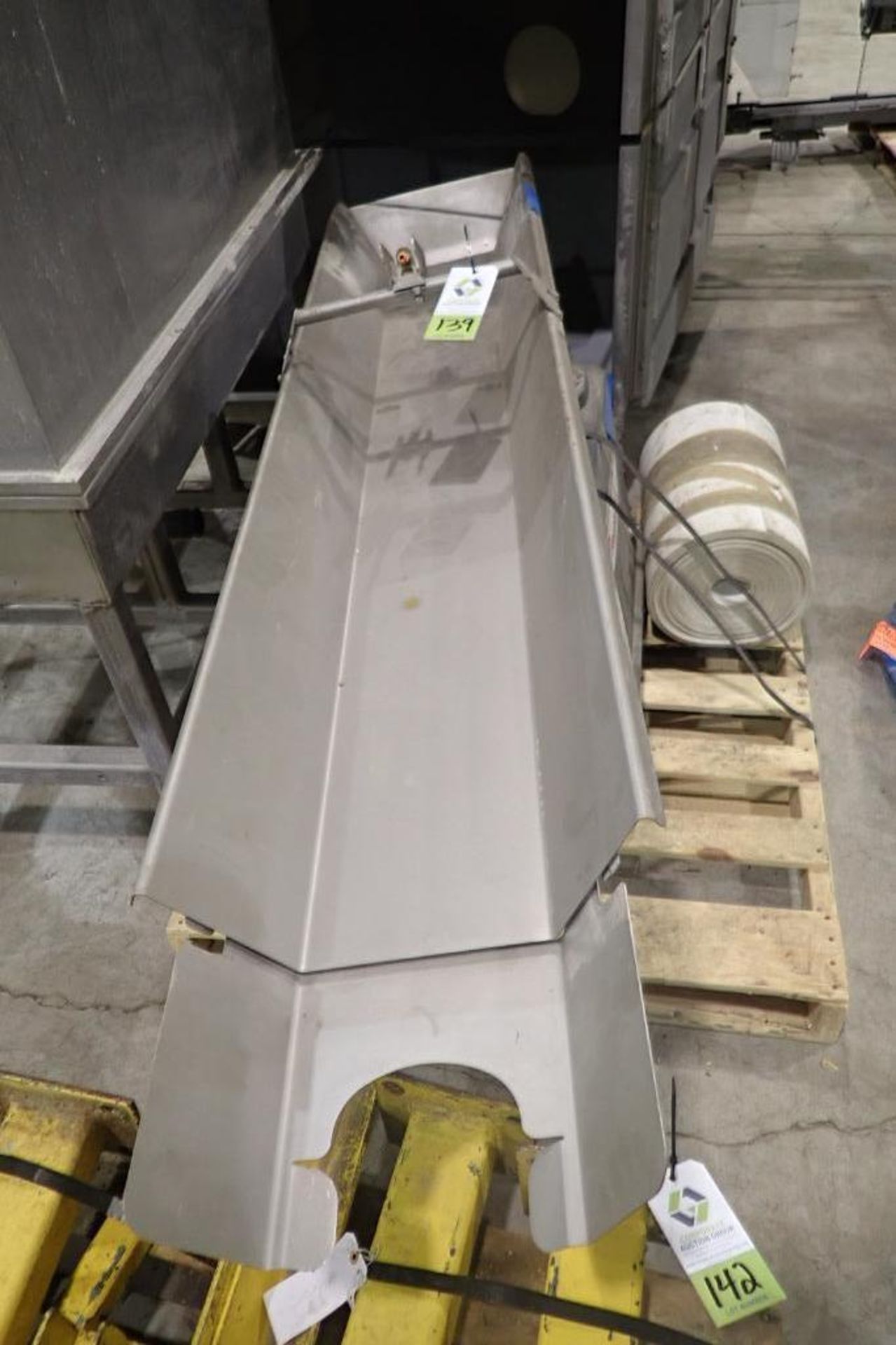 Fast back vibratory conveyor. (Located in Kenosha, WI) - Image 3 of 12