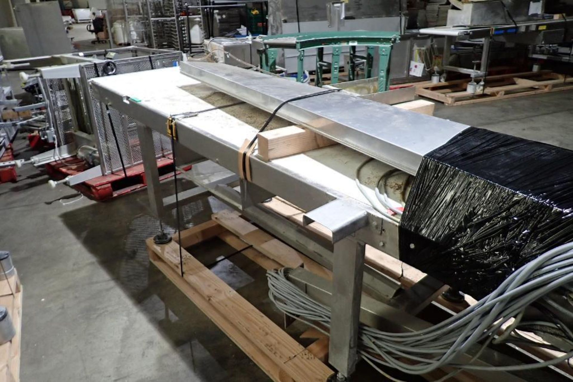 Canol makeup conveyor bed. (Located in Lodi, CA) - Image 5 of 8