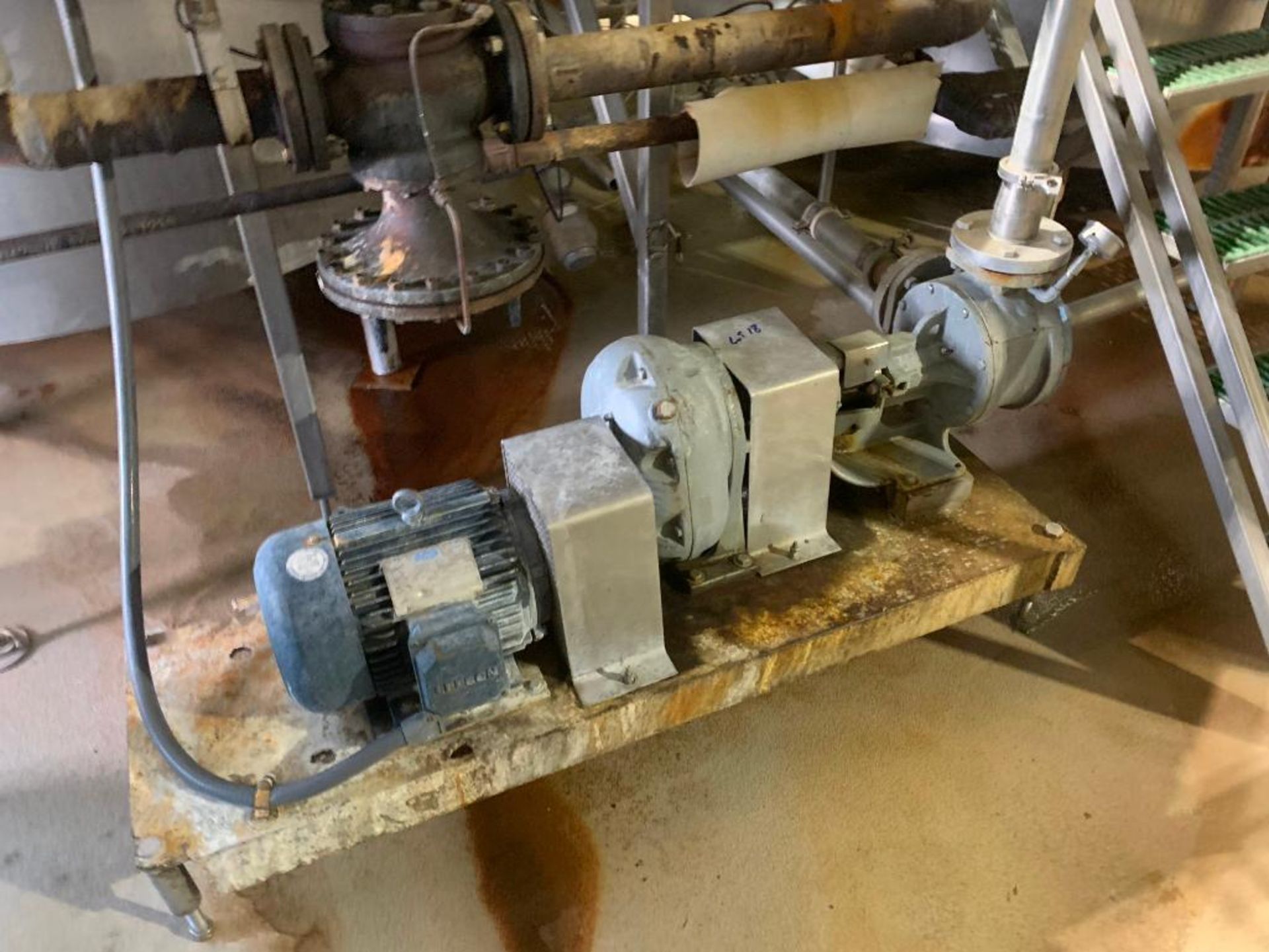 Viking 2.5 in. pump and motor. (Located in Faison, NC) - Image 2 of 16