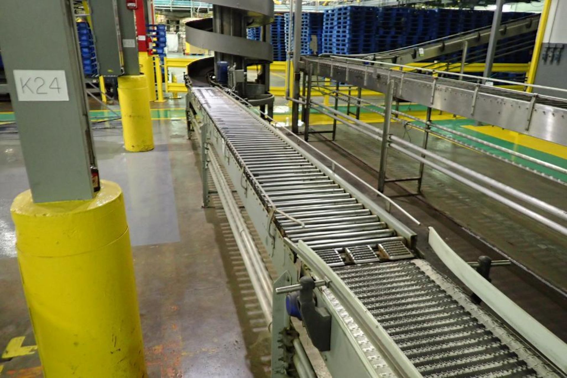 Mild steel power roller incline conveyor - (Located in Newport, TN)