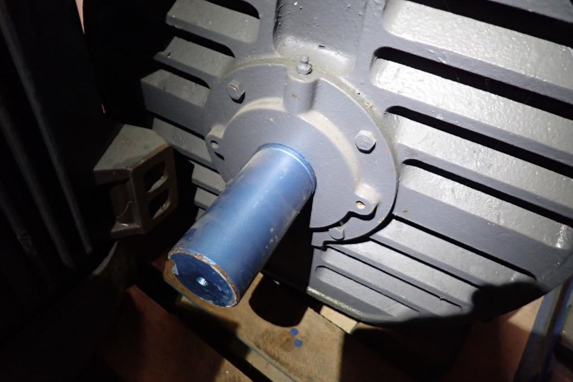 Toshiba 200 hp motor - (Located in Fayetteville, AR) - Image 3 of 5