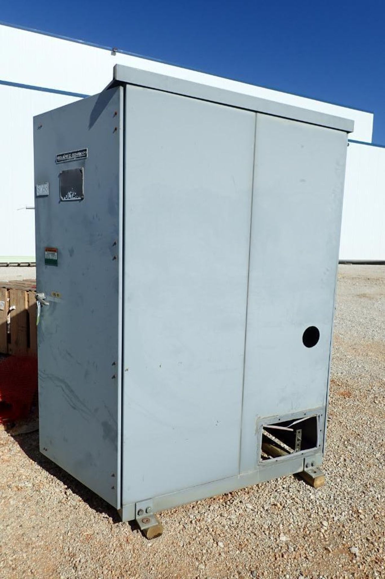 Square D 12,000 volt 3d switch - (Located in Fayetteville, AR)