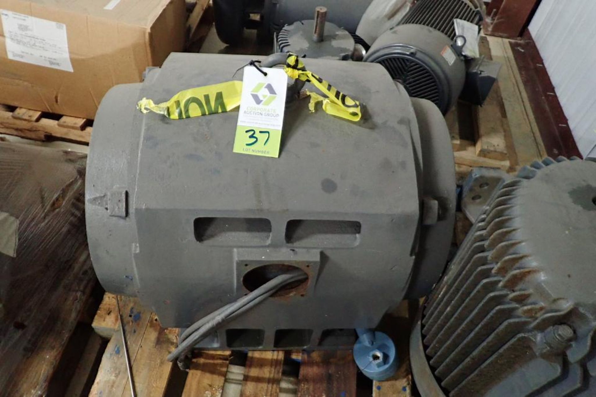 Toshiba 200 hp motor - (Located in Fayetteville, AR)