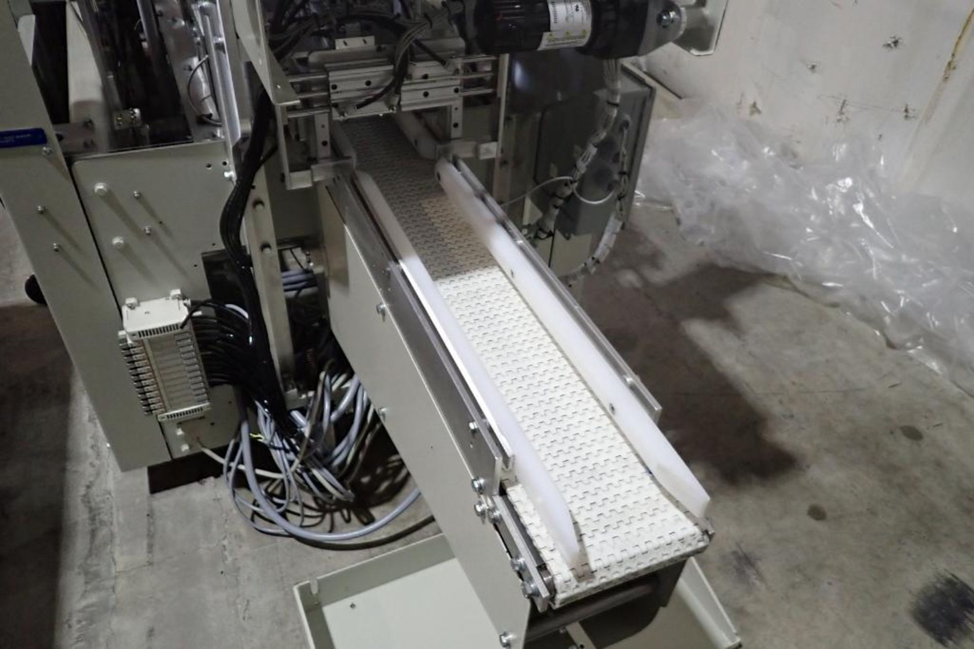 Patriot Automation round carton belly bander/wrapper, SN 10038712, single lane, 17 in. wide carton - Image 11 of 31