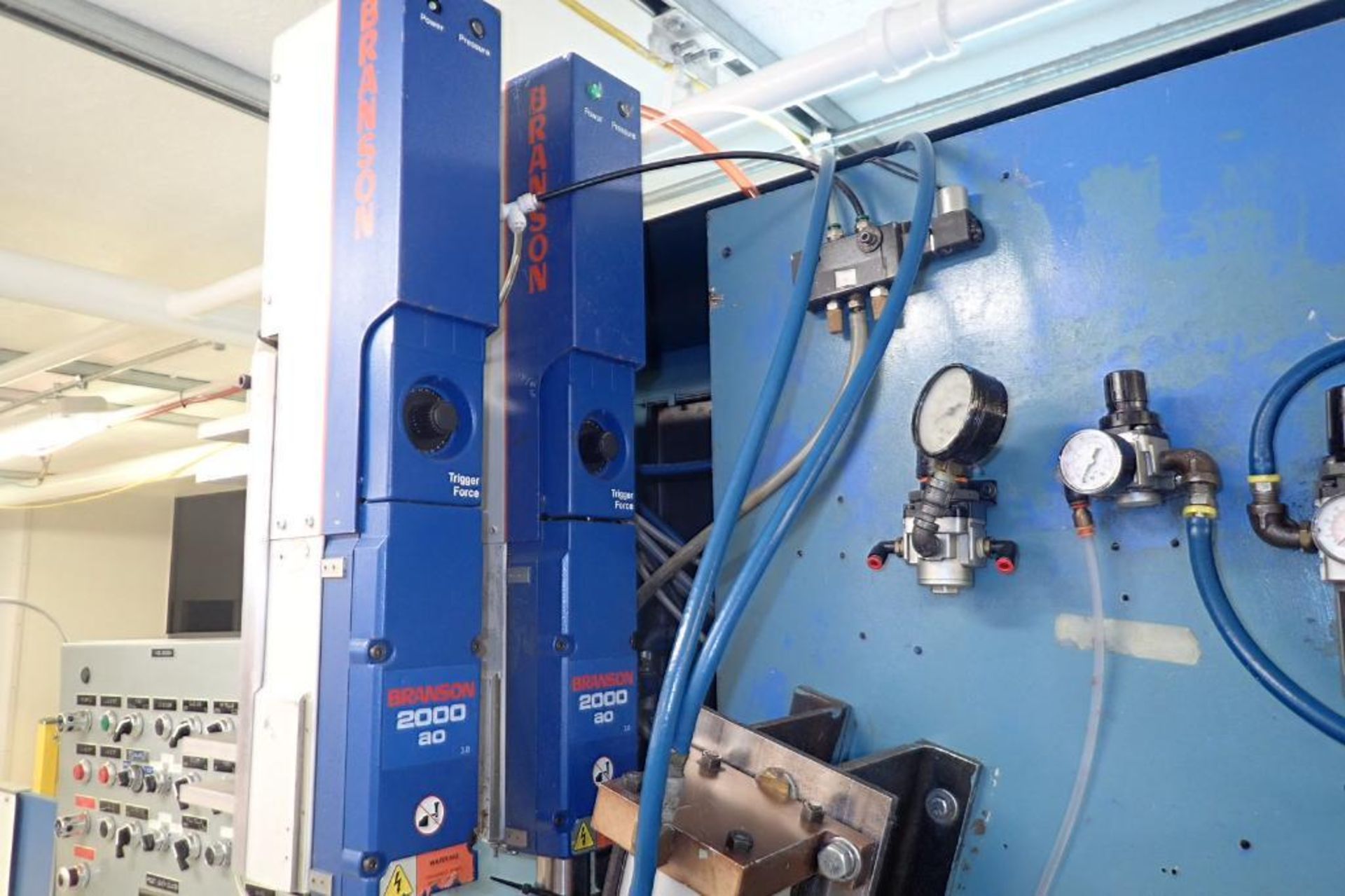 Branson 2000 ultrasonic welder, Actuator ao 3.0, 2001 Branson power supply Model 2000bdc 20:2.2 **