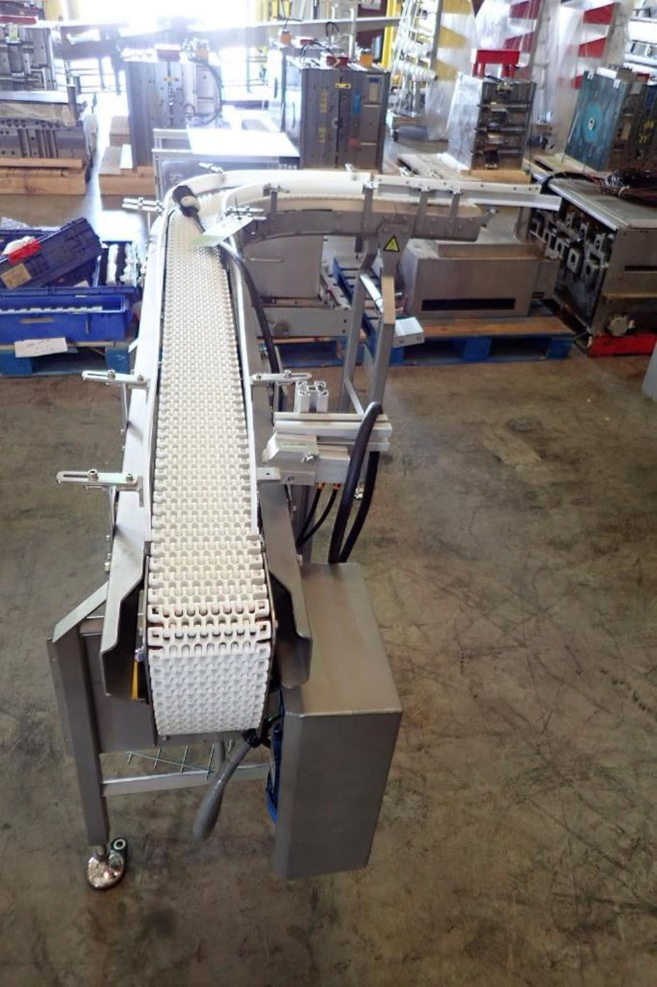 M-tech 90 degree conveyor, white plastic interlock belt, 5 in. wide x 33 in. tall, overall 76 in. - Image 5 of 9