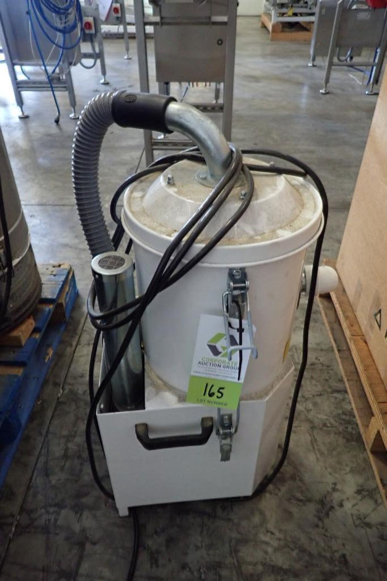 CFM Nilfisk vacuum, Type 4-3101N1ATM, SN 09AE483, 120 volt { Rigging Fee: $25} - Image 3 of 7