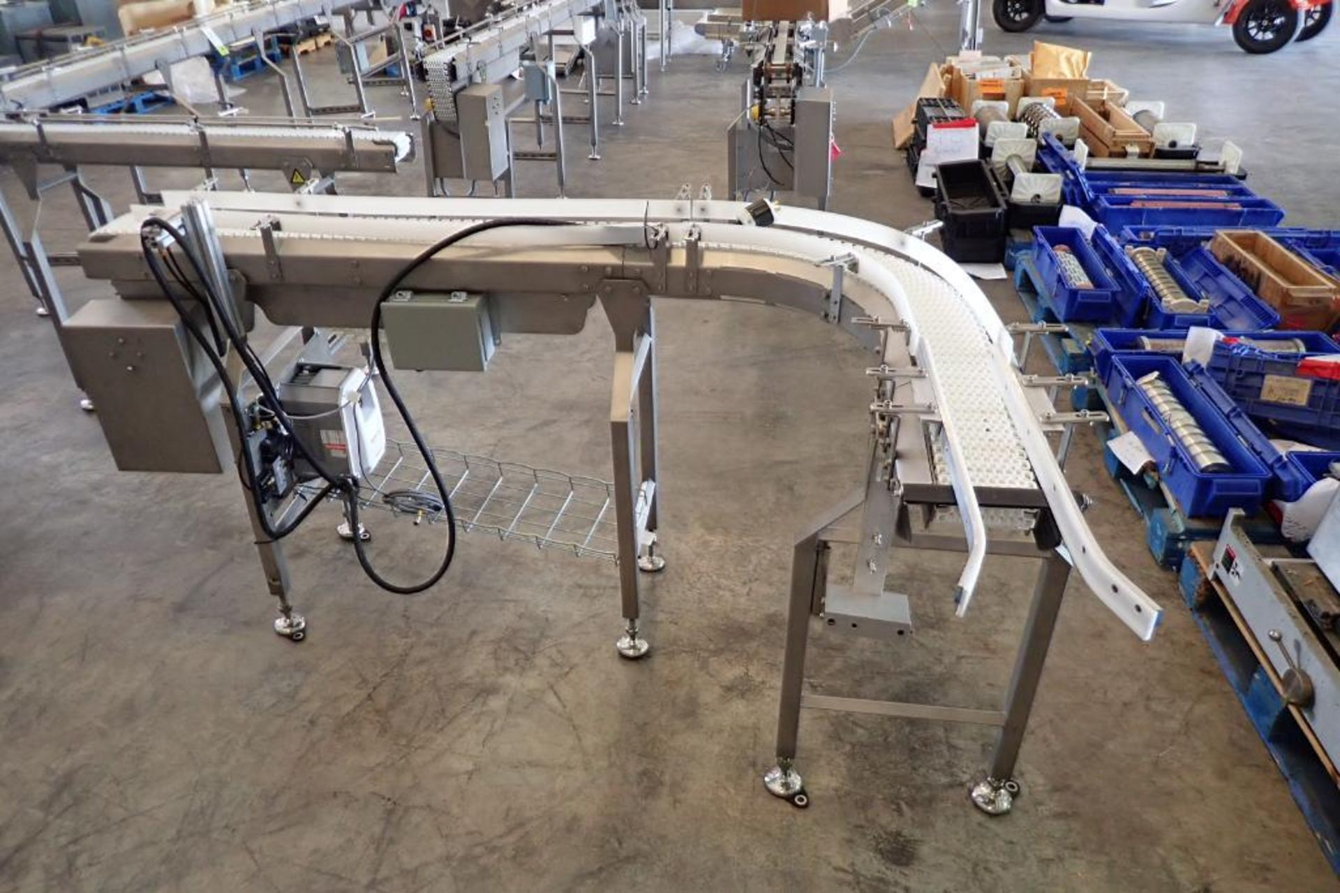 M-tech 90 degree conveyor, white plastic interlock belt, 5 in. wide x 33 in. tall, overall 76 in. - Image 2 of 9