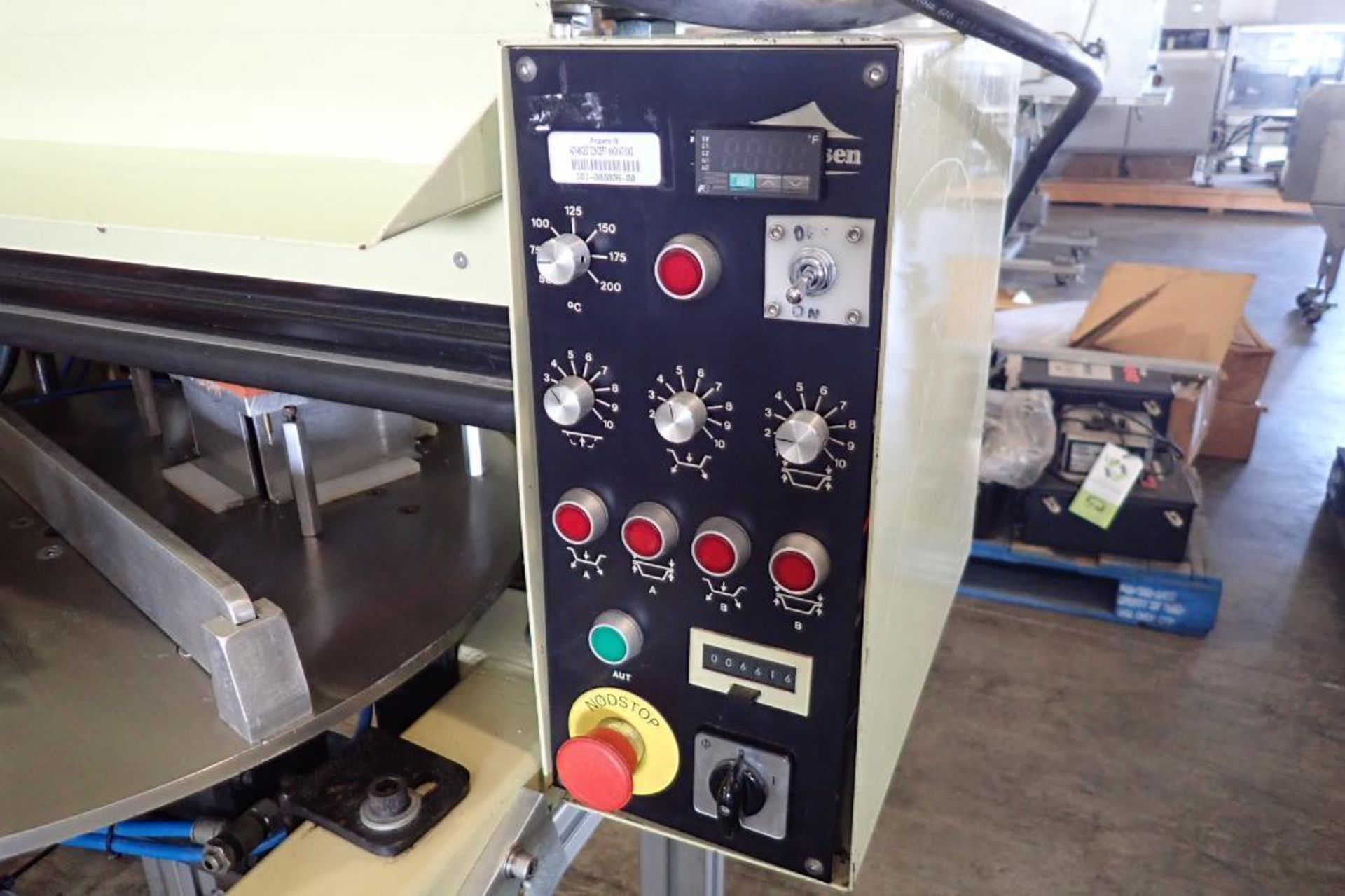 2005 Tommy Nielsen manual feed sealer, Model Universal 300FS, SN 880427 { Rigging Fee: $25} - Image 4 of 9