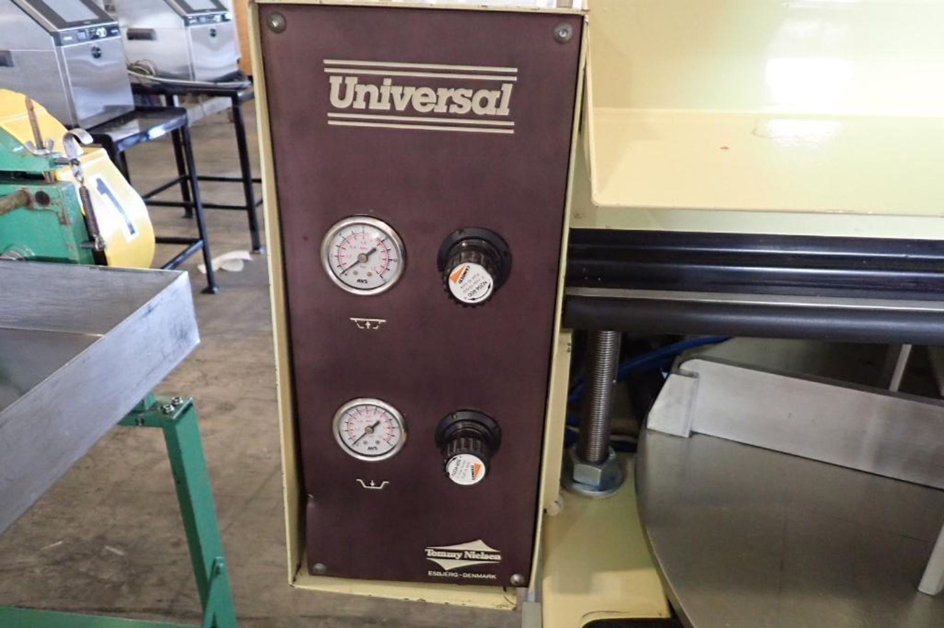 2005 Tommy Nielsen manual feed sealer, Model Universal 300FS, SN 880427 { Rigging Fee: $25} - Image 7 of 9