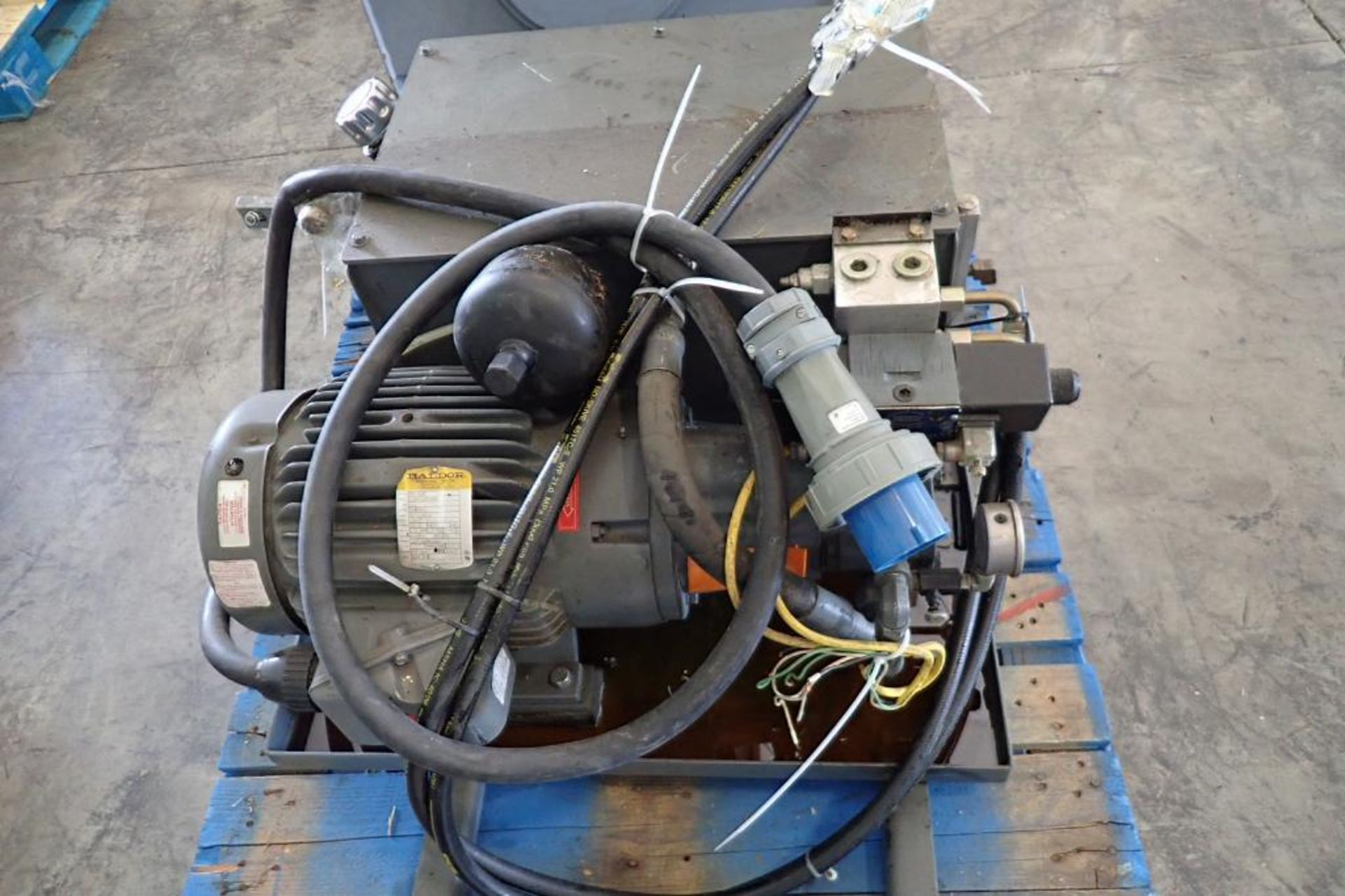 Continental hydraulics hydraulic power pack, 15 hp motor { Rigging Fee: $25} - Image 2 of 9