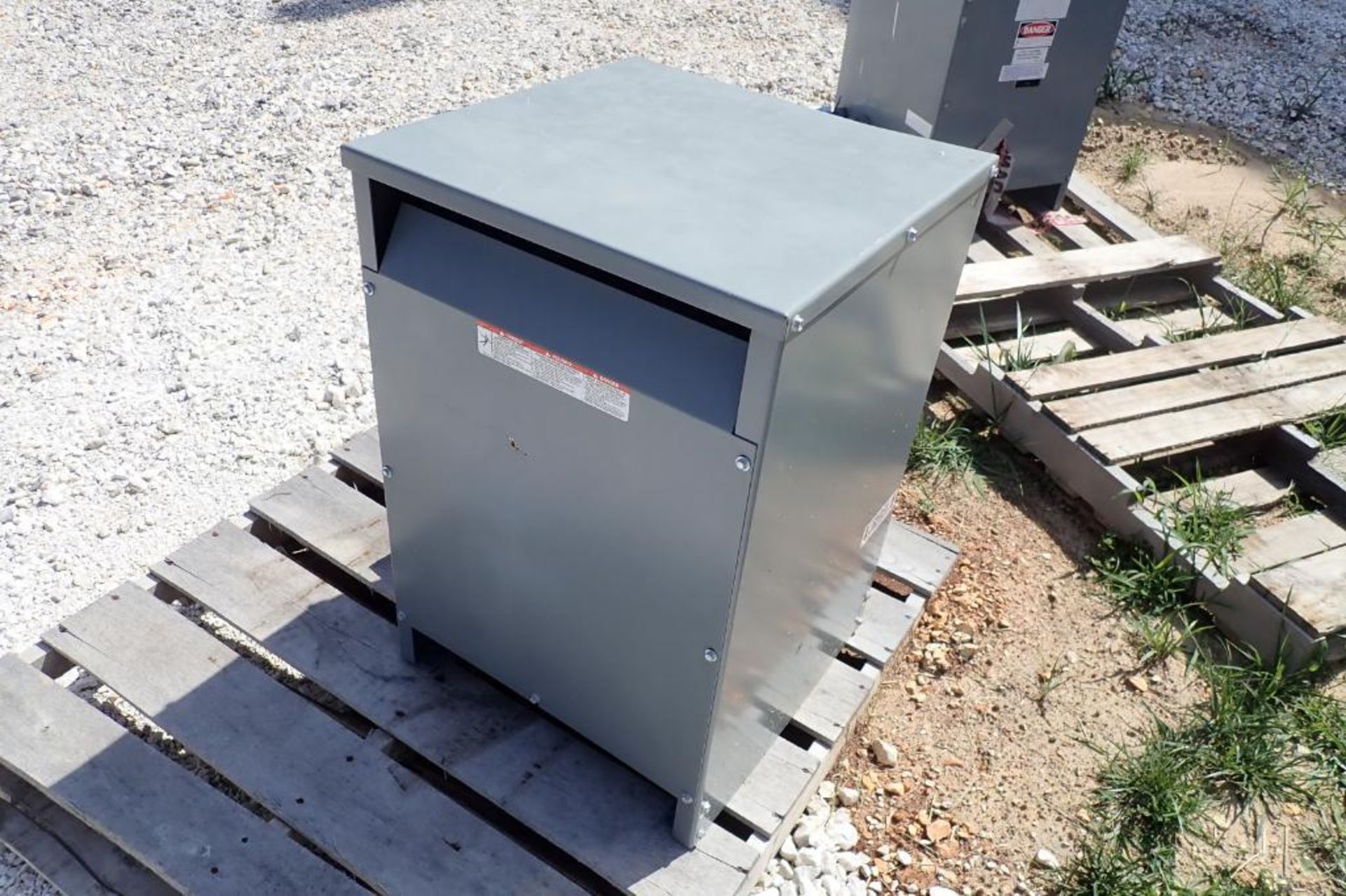 Square D 3 phase transformer - (Located in Fayetteville, AR) - Image 3 of 5