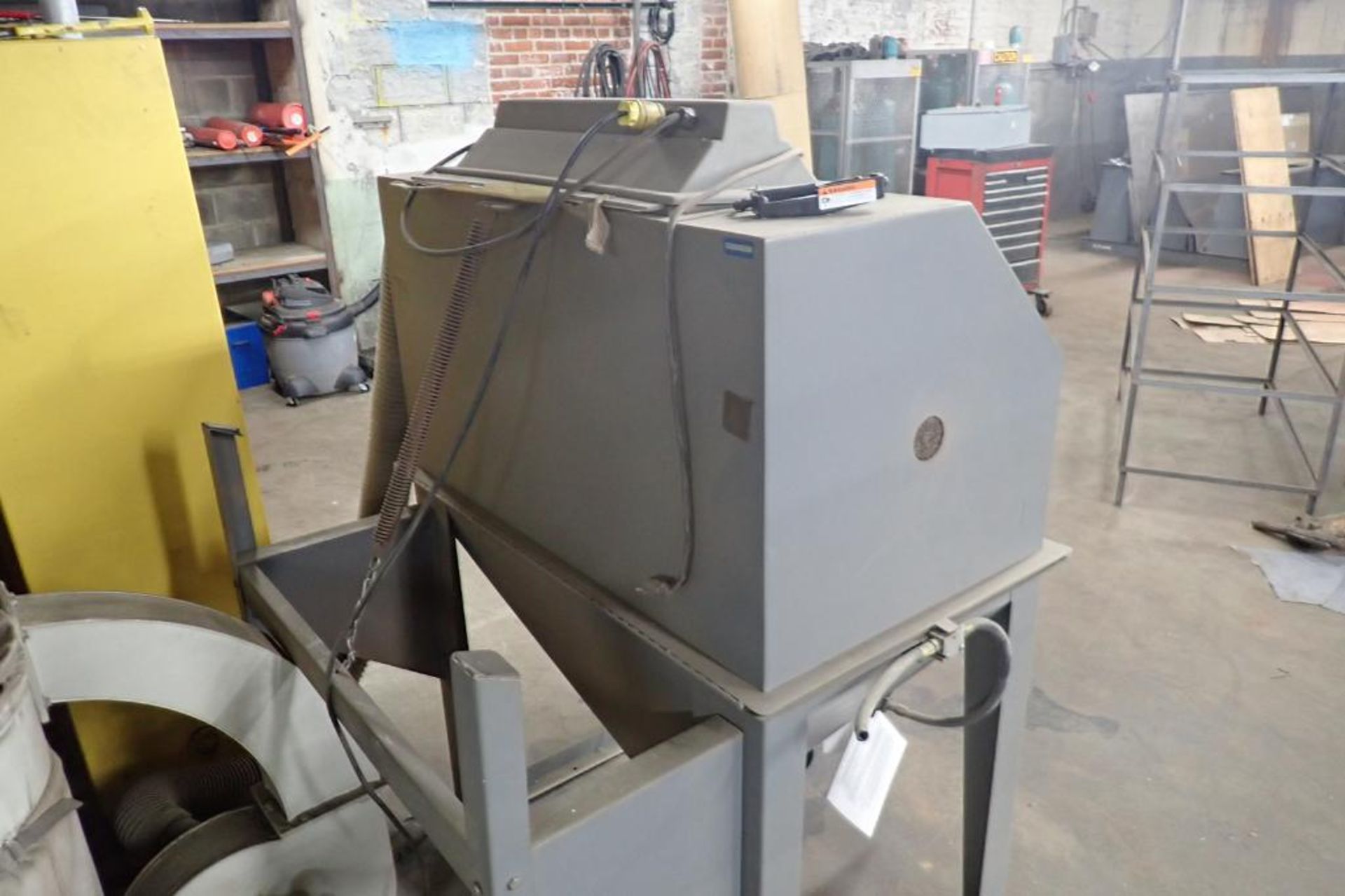 Econoline self-contained sand blasting unit. {Located in Dixon, IL} - Image 5 of 10