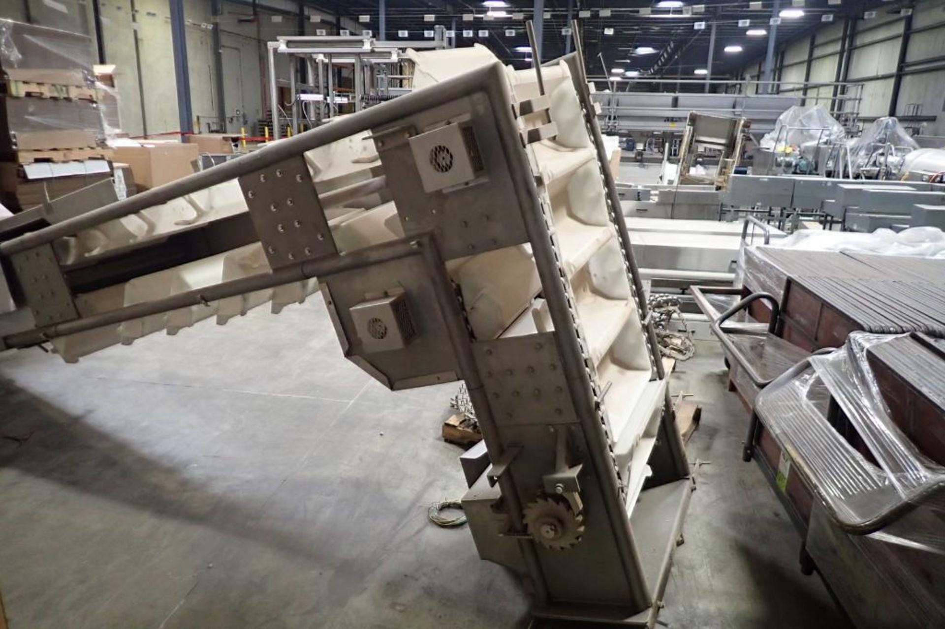 Deamco over-lapping bucket elevator. {Located in Visalia, CA} - Image 4 of 14