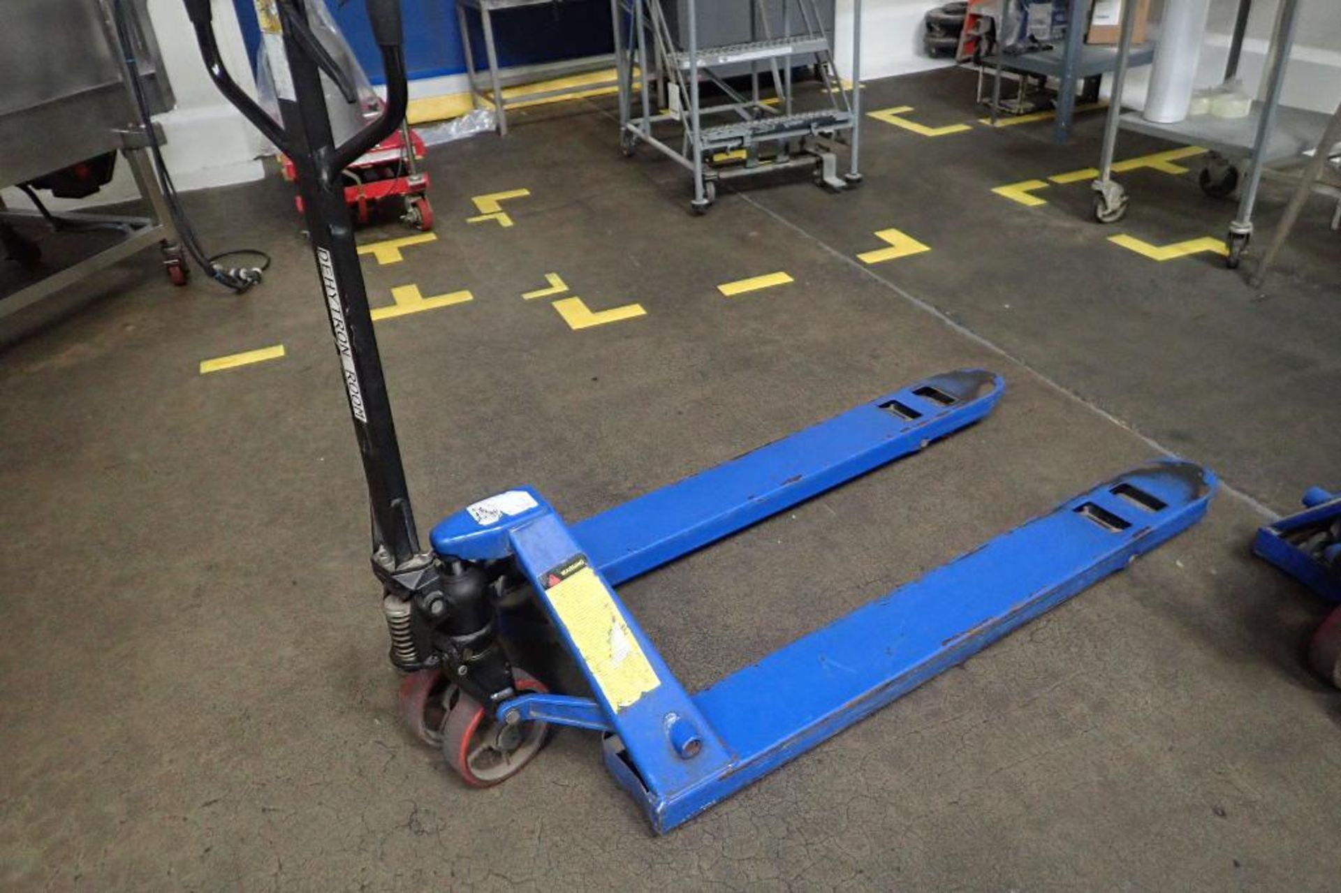 Global Industrial hand pallet jack.. {Located in Visalia, CA} - Image 3 of 4