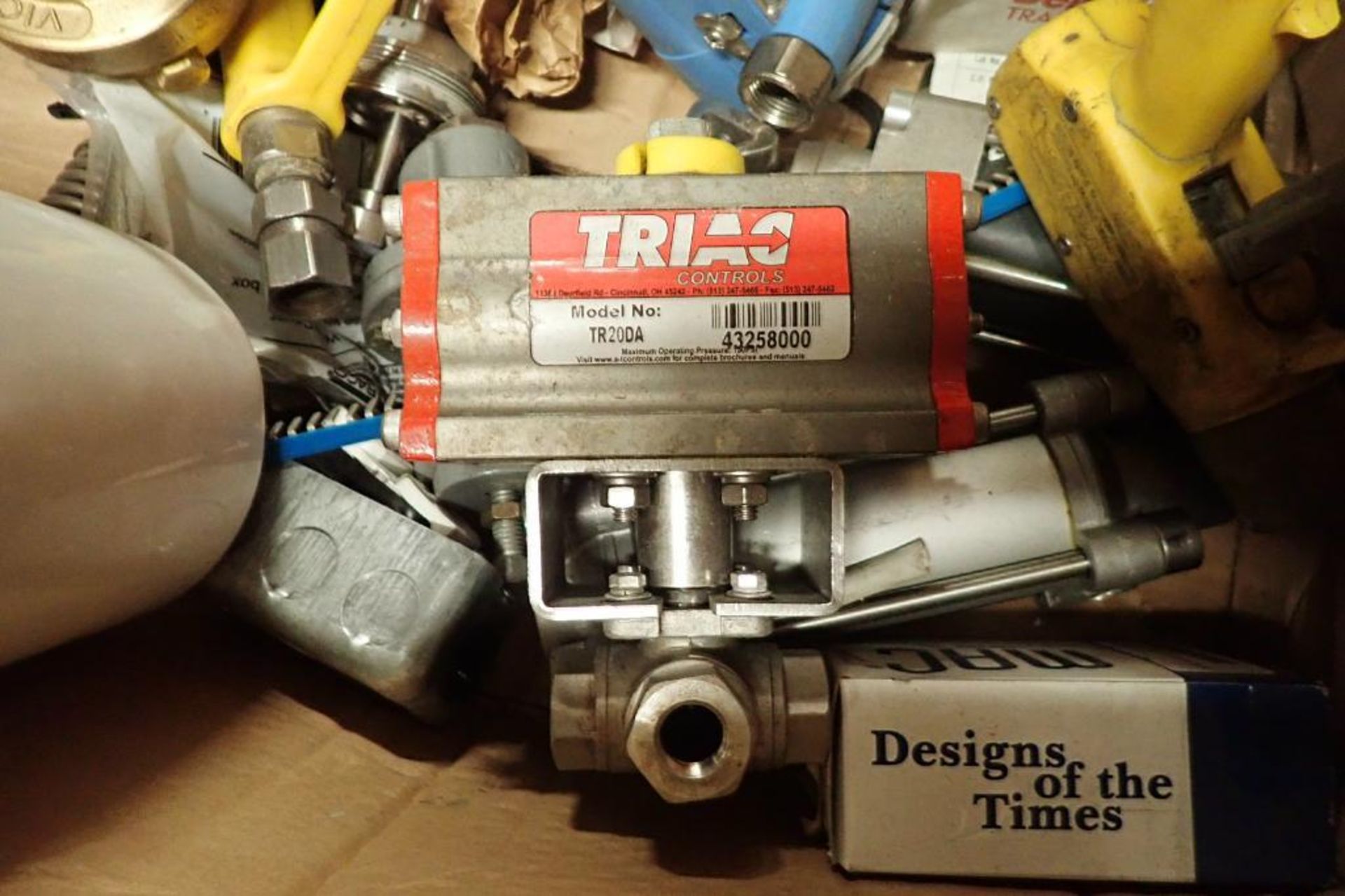 Box of misc. valves. {Located in Dixon, IL} - Bild 9 aus 10