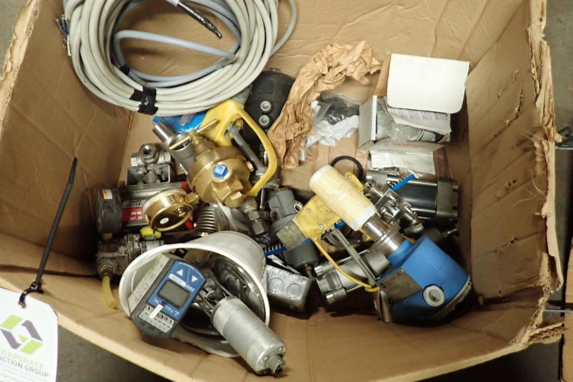 Box of misc. valves. {Located in Dixon, IL} - Bild 2 aus 10