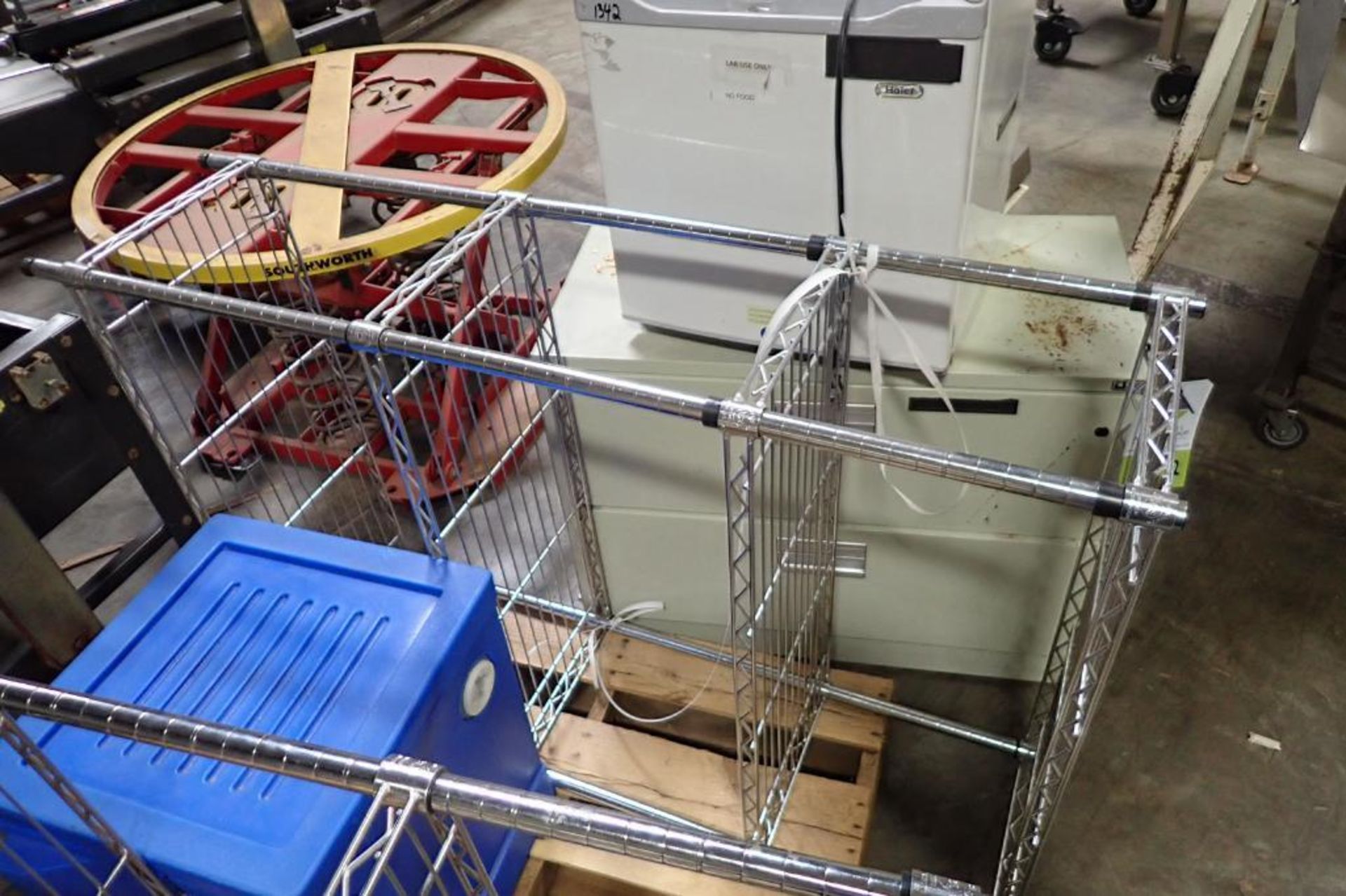 (2) Metro wire racks; lab fridge; safety cabinet. {Located in Visalia, CA} - Bild 4 aus 7