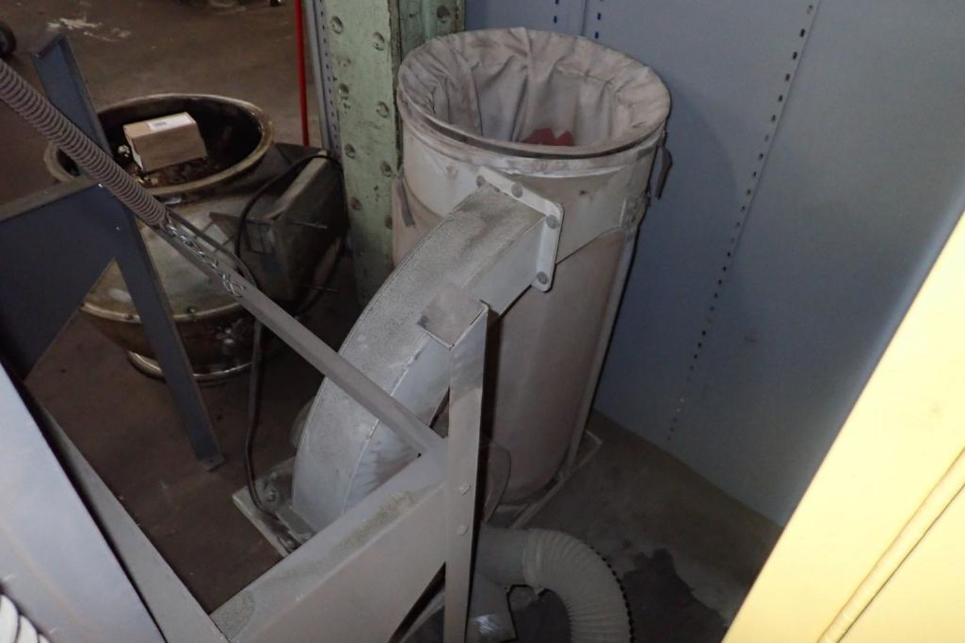 Econoline self-contained sand blasting unit. {Located in Dixon, IL} - Image 8 of 10