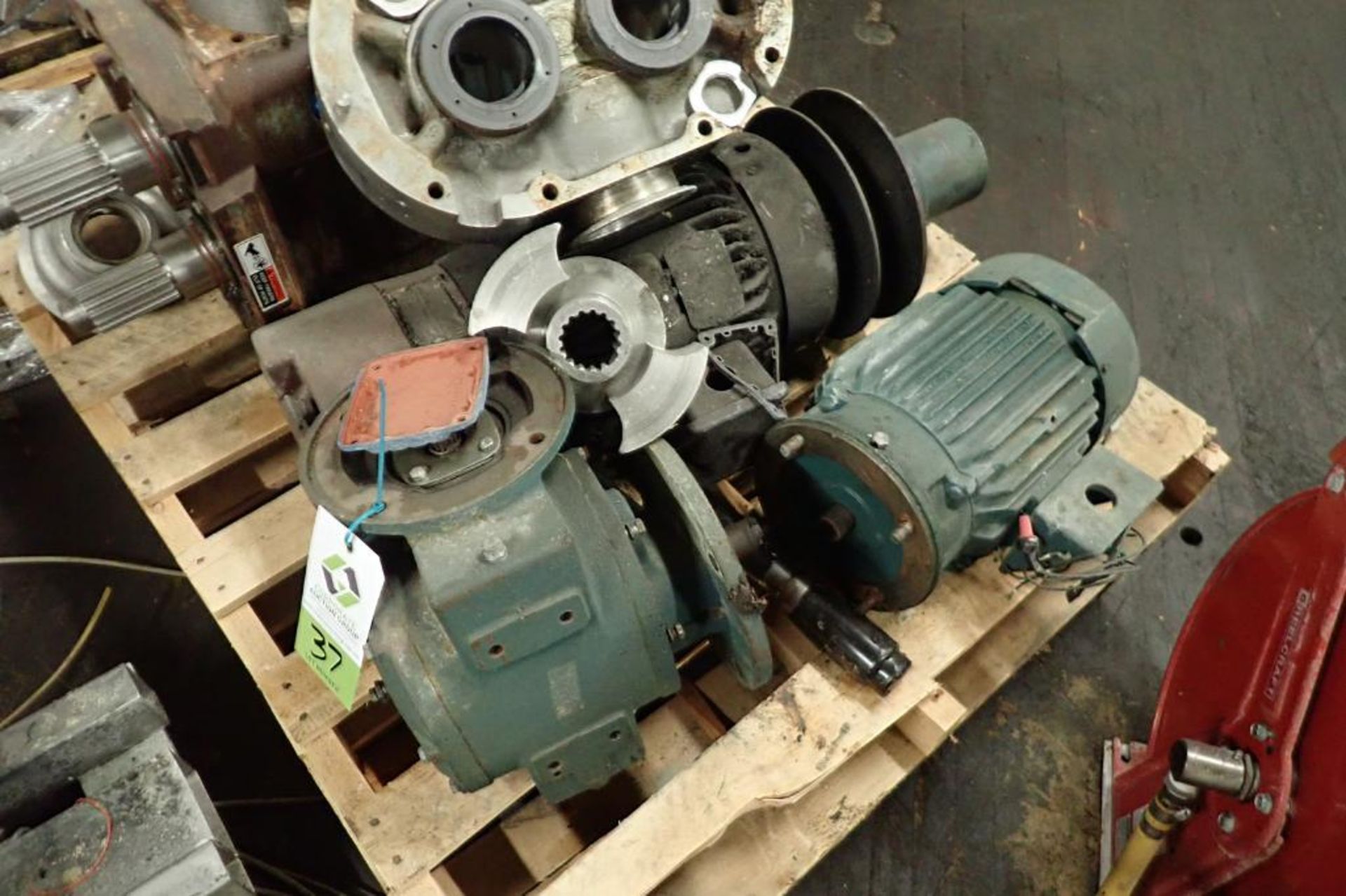 Pallet of misc. pump heads. {Located in Dixon, IL} - Image 3 of 5