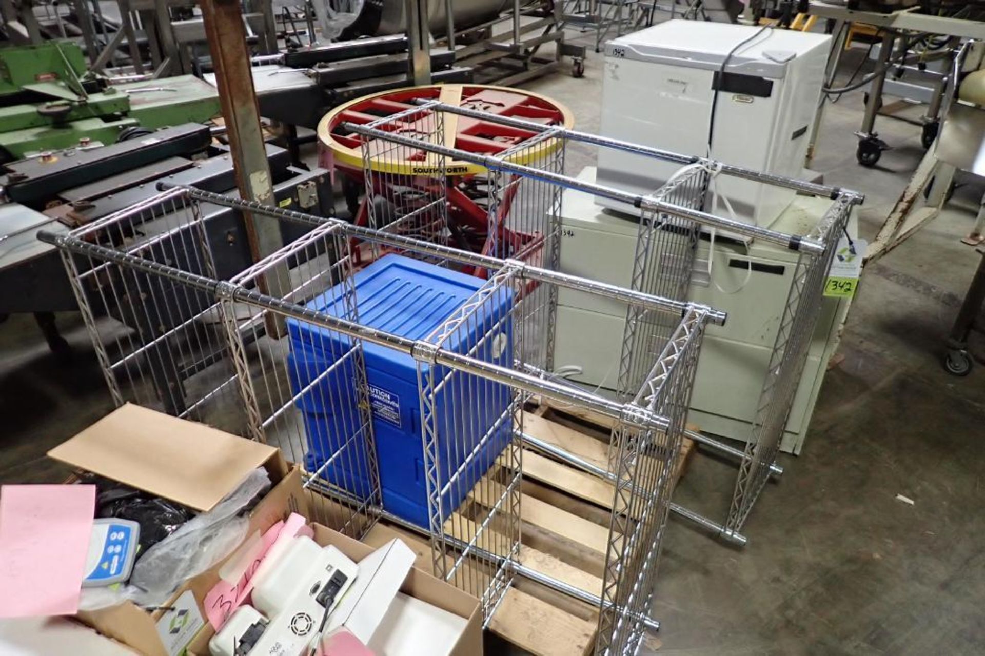 (2) Metro wire racks; lab fridge; safety cabinet. {Located in Visalia, CA} - Bild 2 aus 7