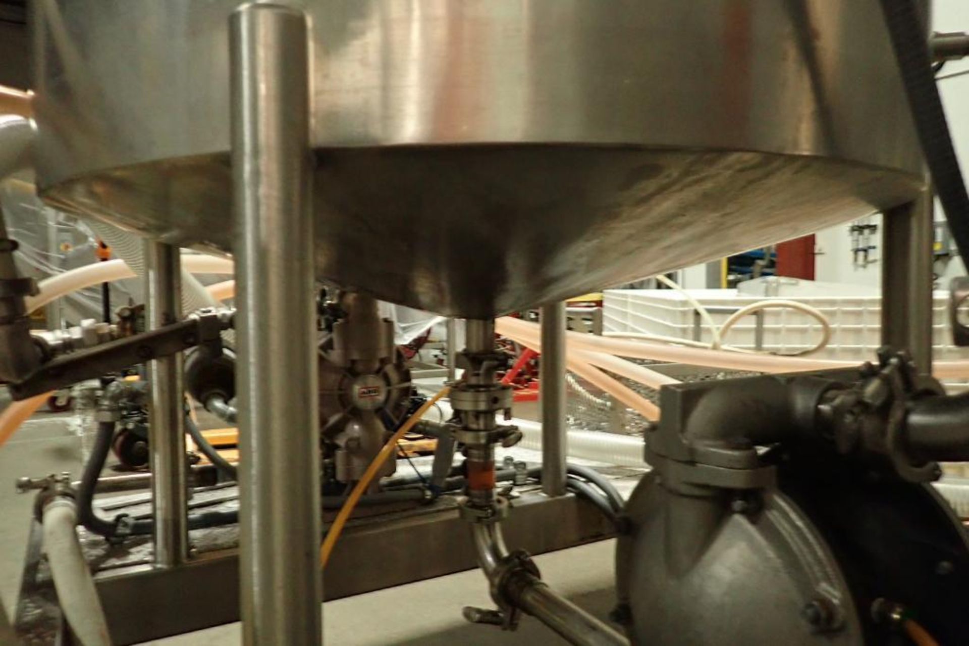Spray Dynamics liquid and dry additive system. {Located in Visalia, CA} - Image 20 of 25
