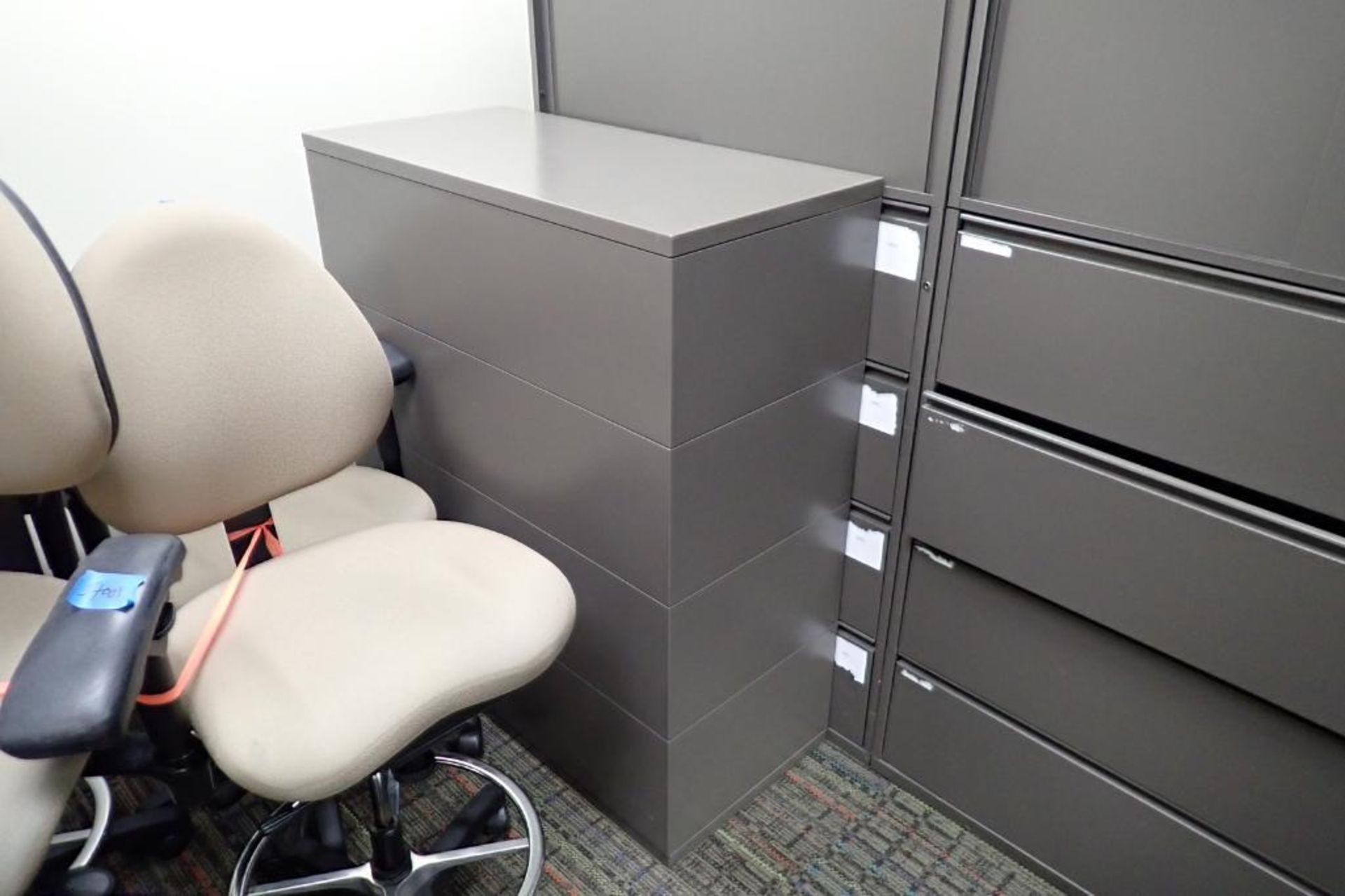 Lateral 4-drawer filing cabinets - Image 5 of 5