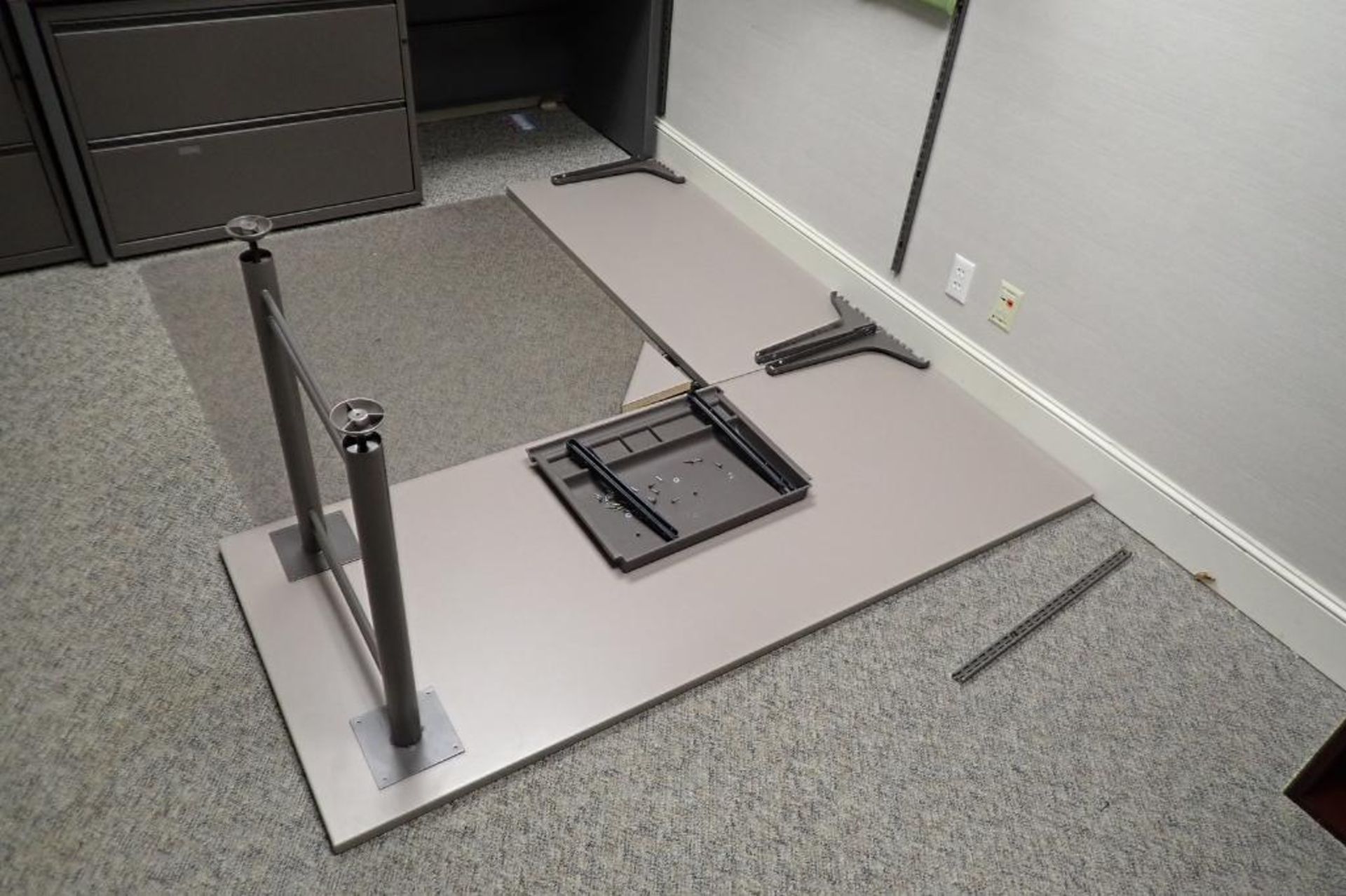Herman Miller u-shaped modular desk - Image 2 of 11