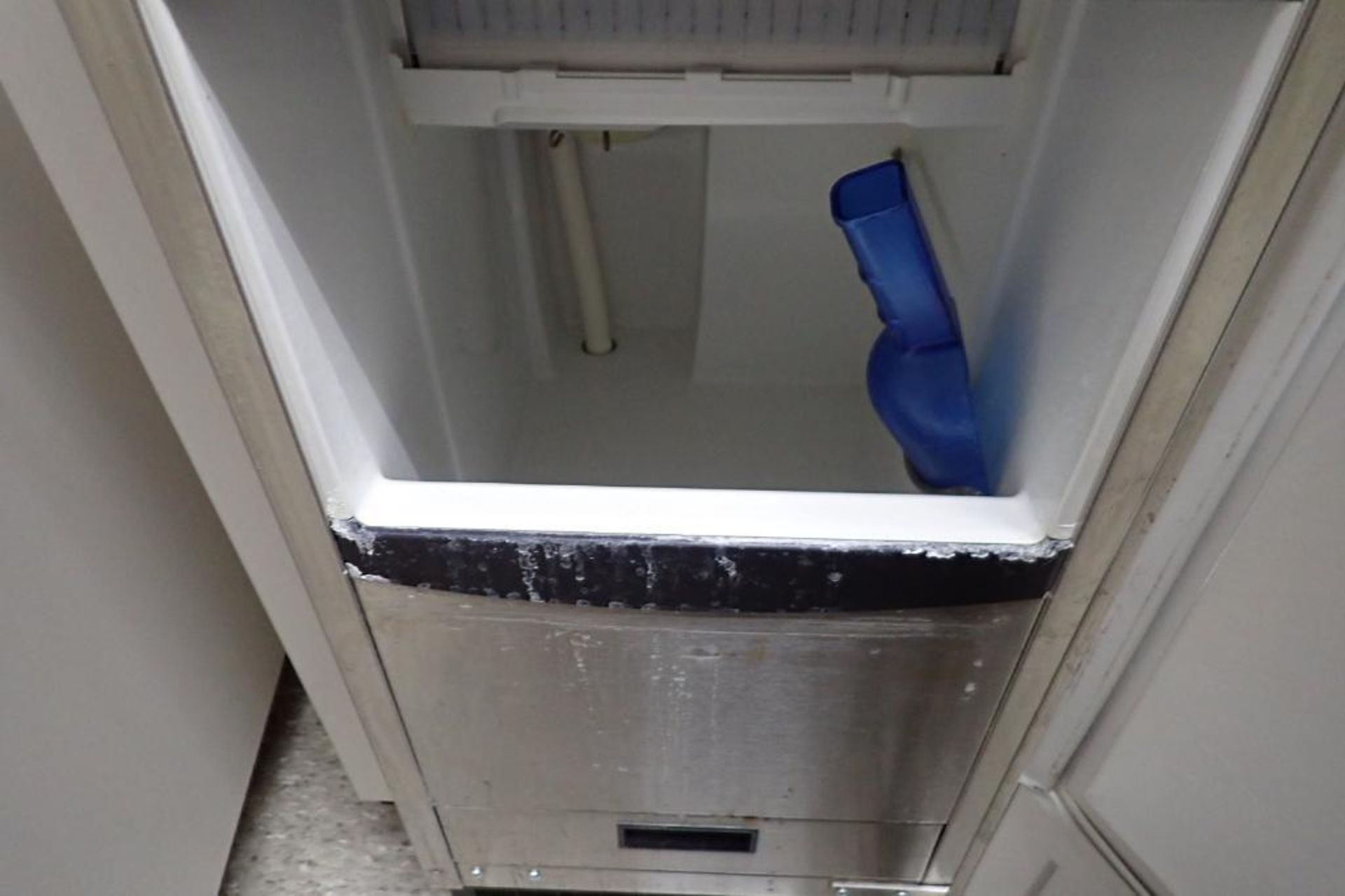 Undercabinet ice maker - Image 5 of 6