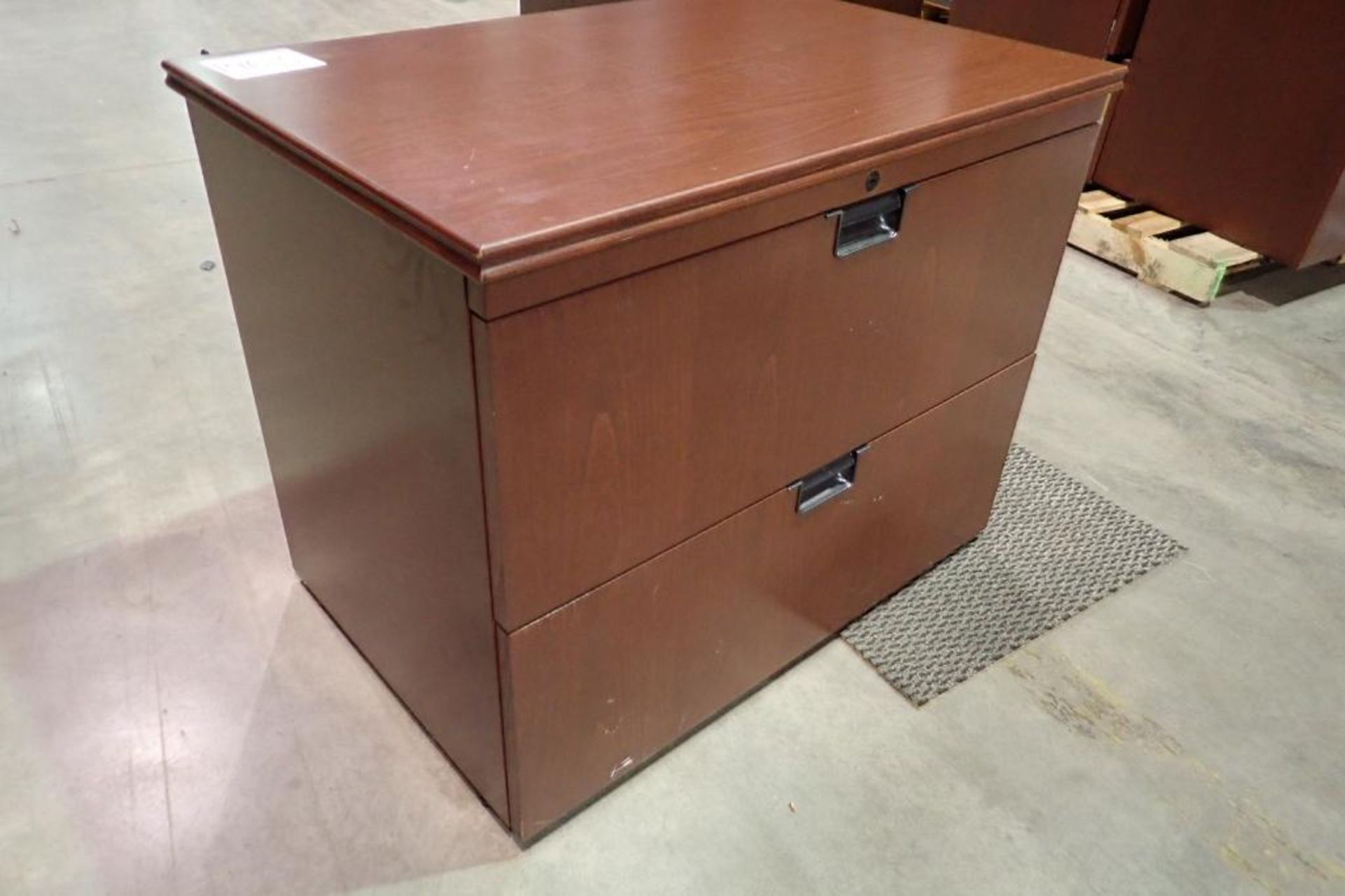 2-drawer lateraling filing cabinet - Image 4 of 4