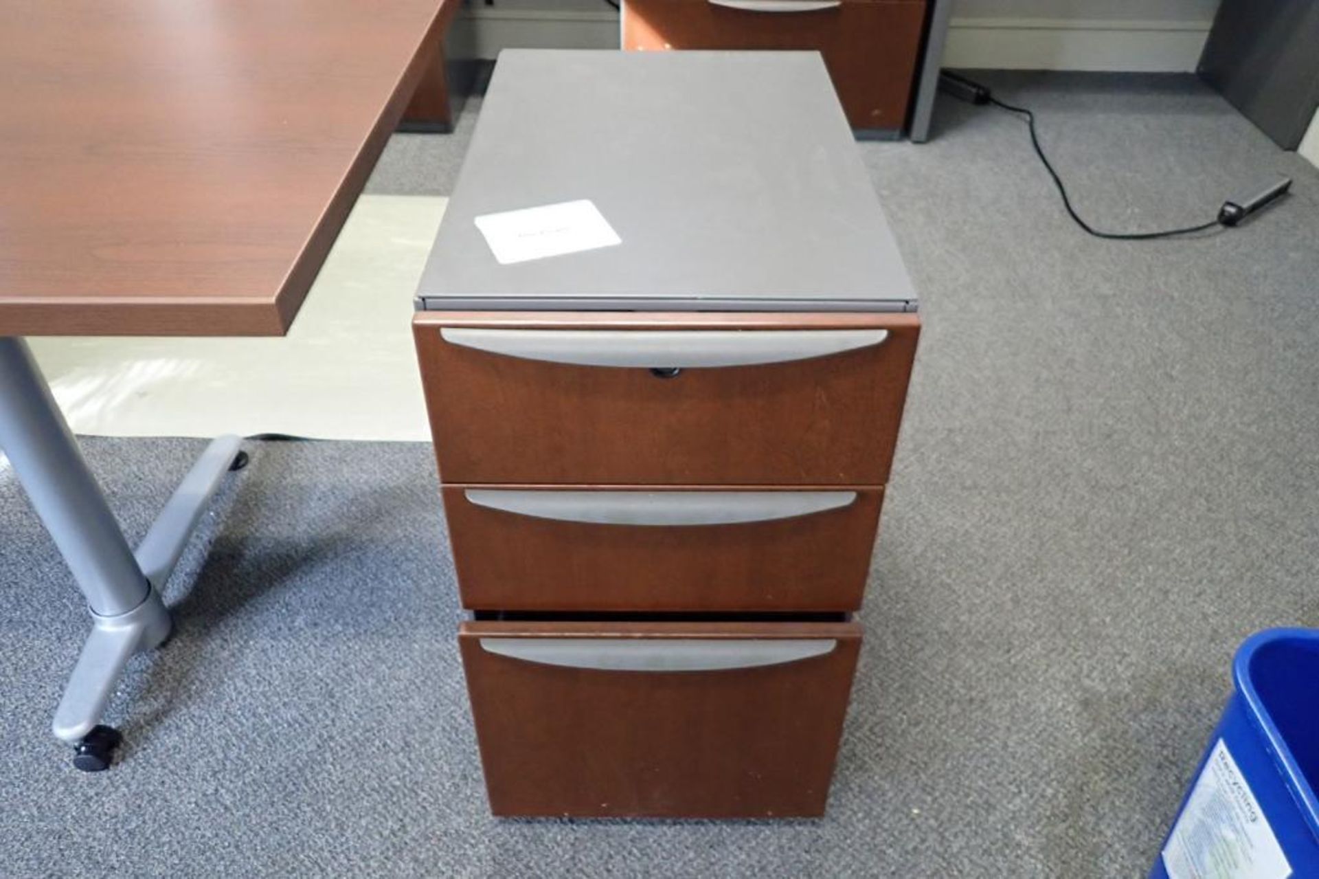 U-shaped sit to stand desk - Image 3 of 6