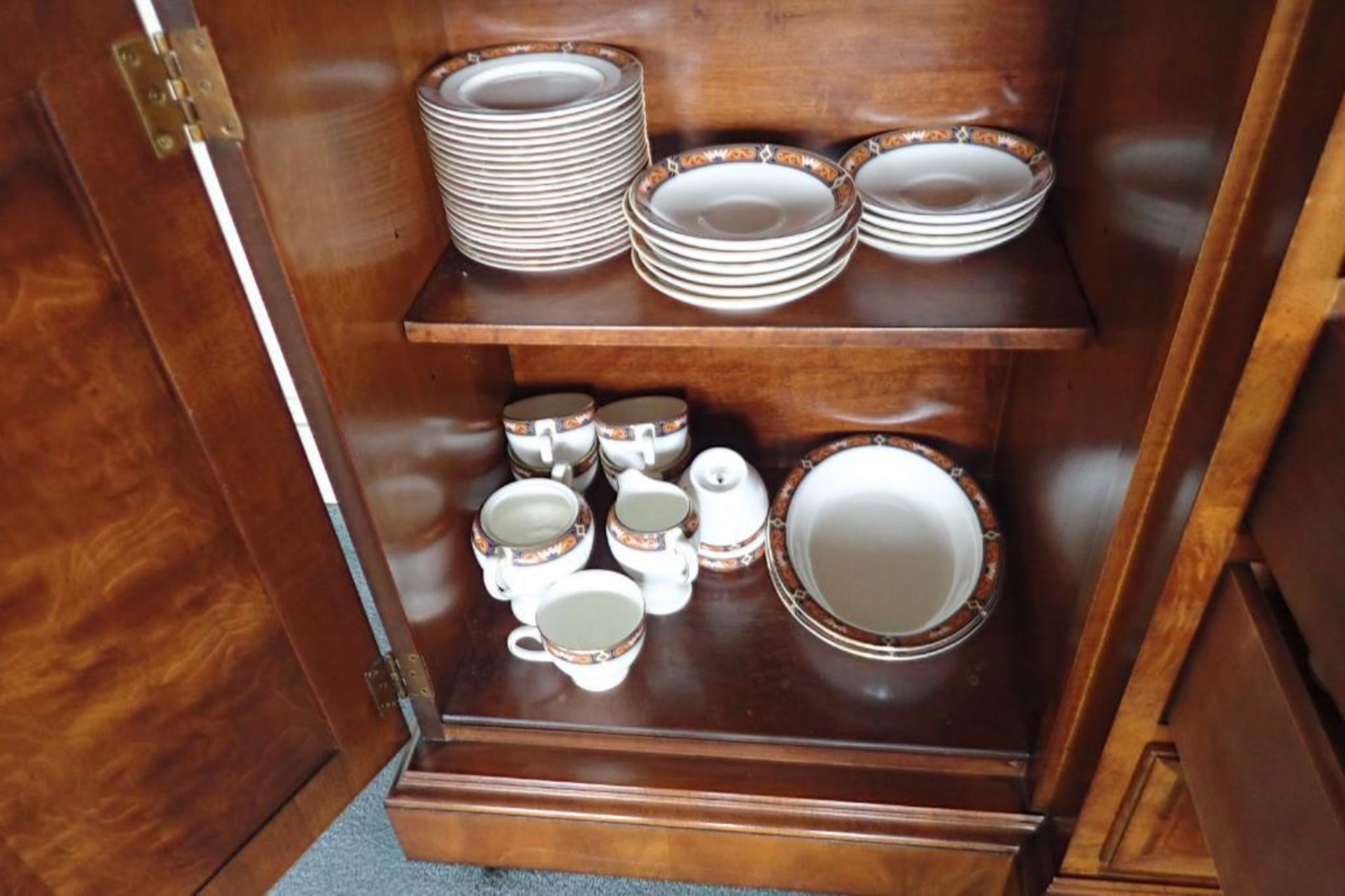 Contents of china hutch including Wedgewood china and Stuart glasses - Image 7 of 14