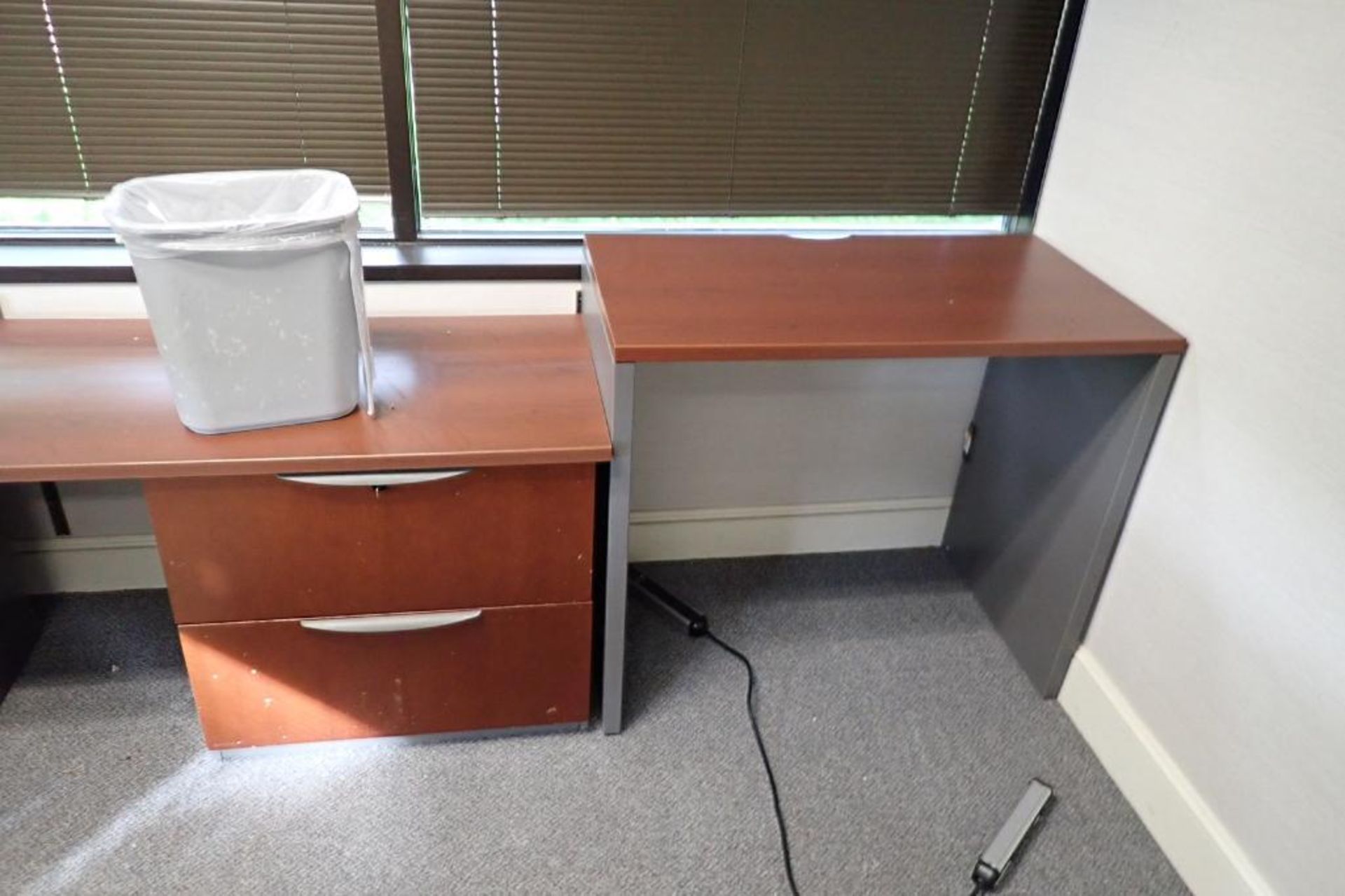 U-shaped sit to stand desk - Image 4 of 6