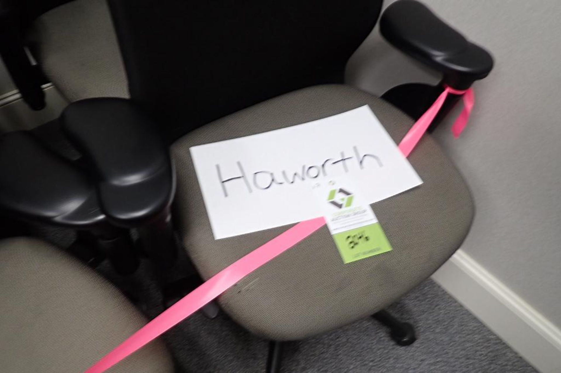 Haworth task chair - Image 4 of 4