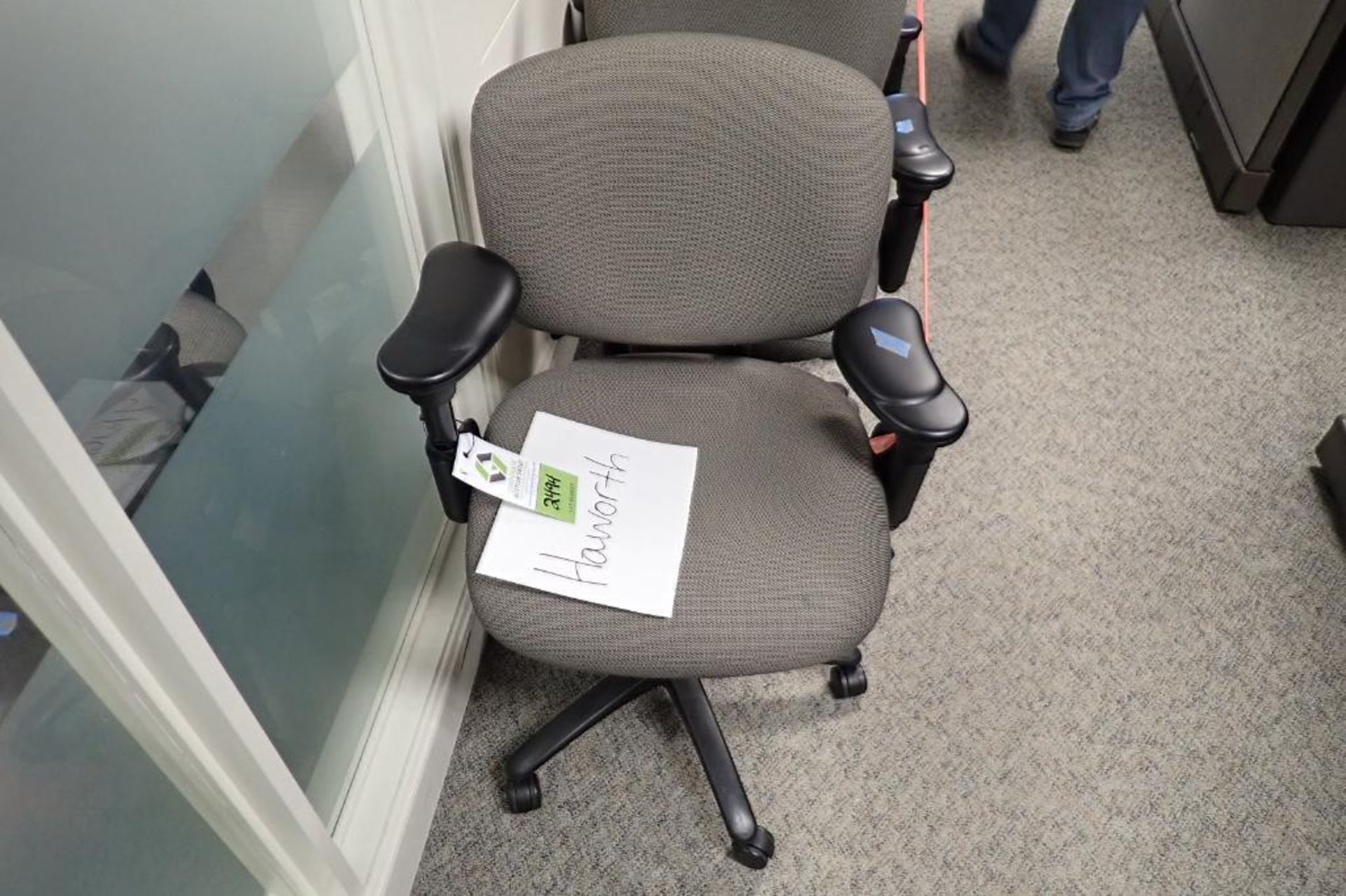 Haworth task chair - Image 3 of 5
