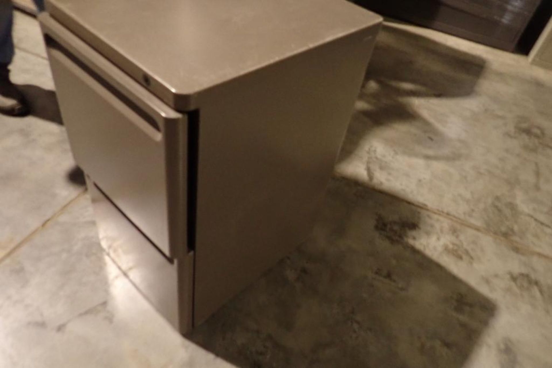 Herman Miller 2-drawer filing pedestal - Image 2 of 3
