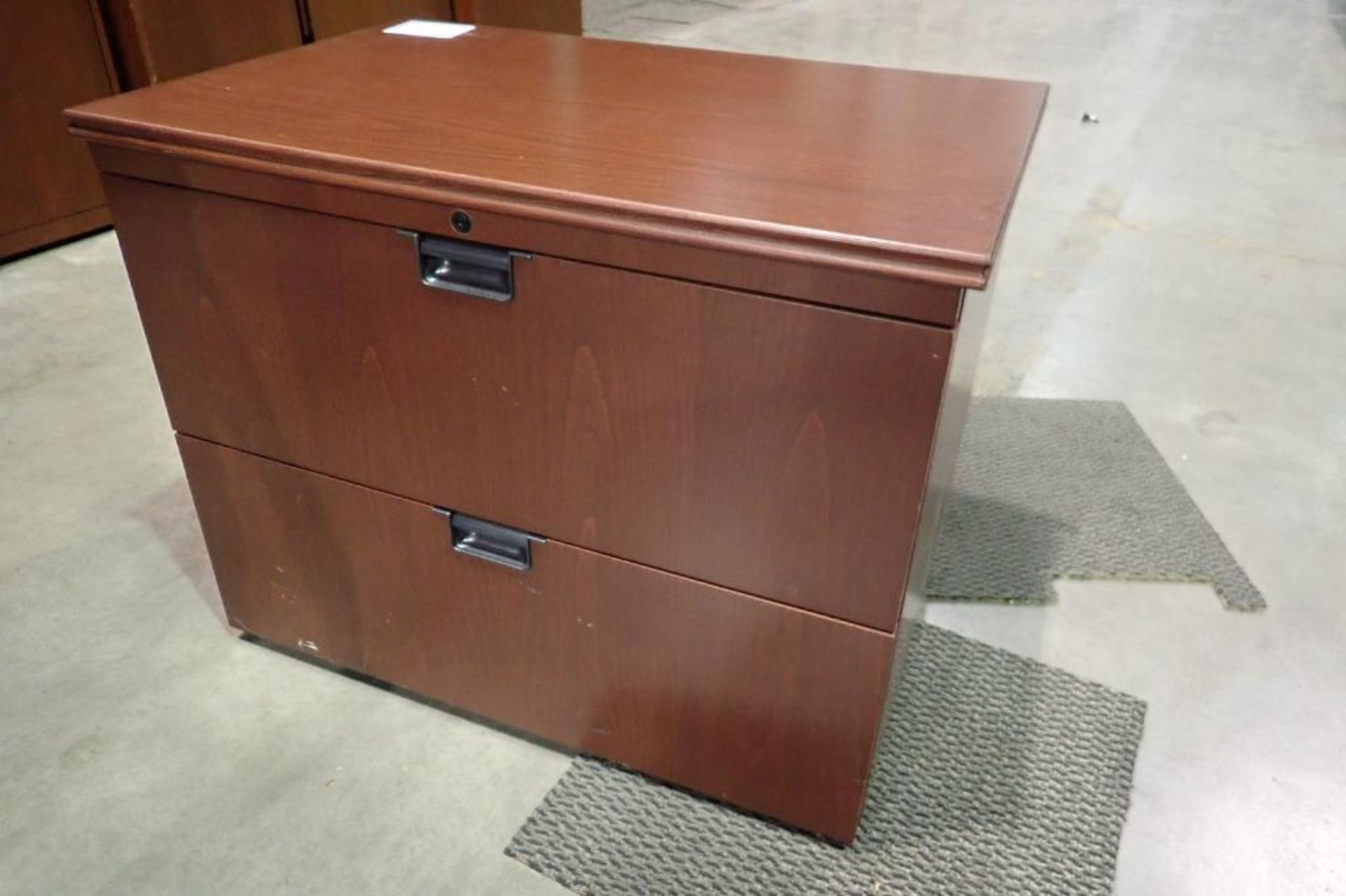 2-drawer lateraling filing cabinet - Image 3 of 4