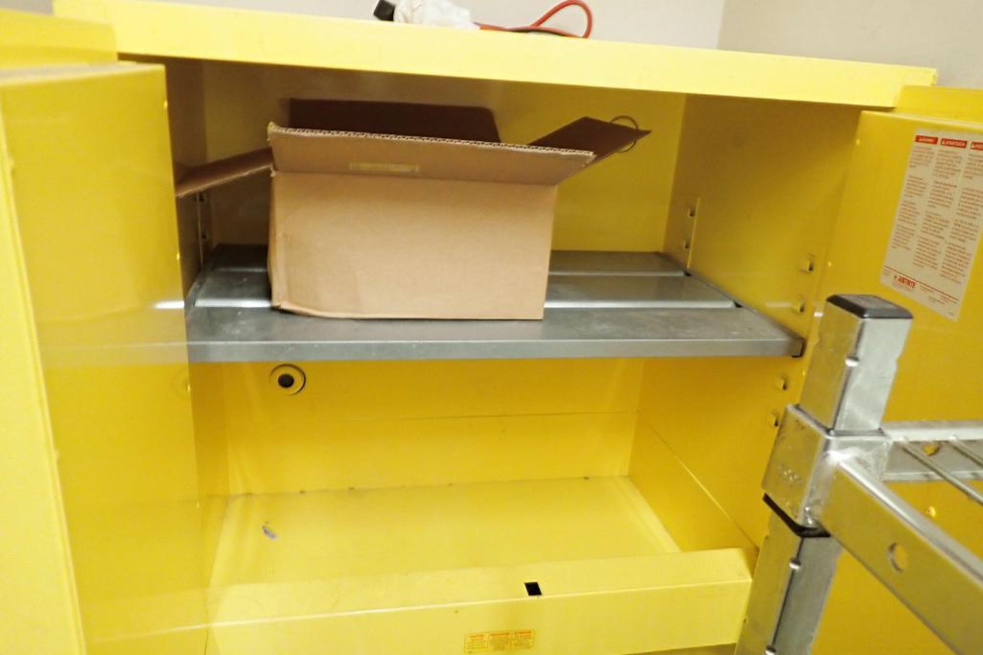 Justrite flammable liquid storage cabinet - Image 2 of 4