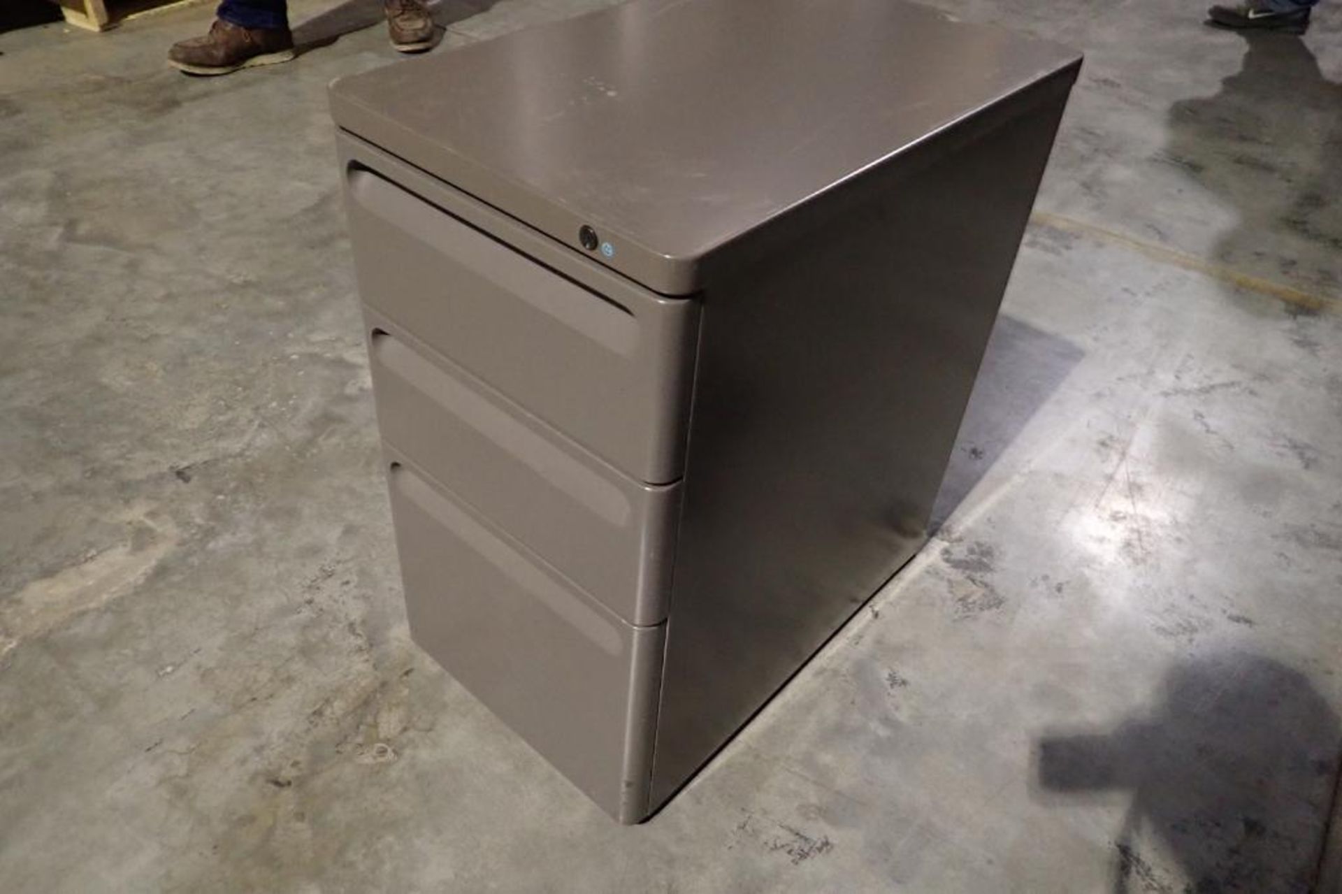 Herman Miller 3-drawer filing pedestal - Image 2 of 2