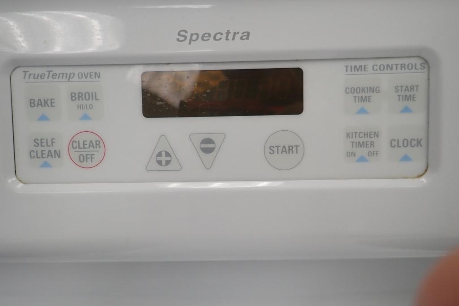 GE Spectra white coil range and oven combo - Image 4 of 10