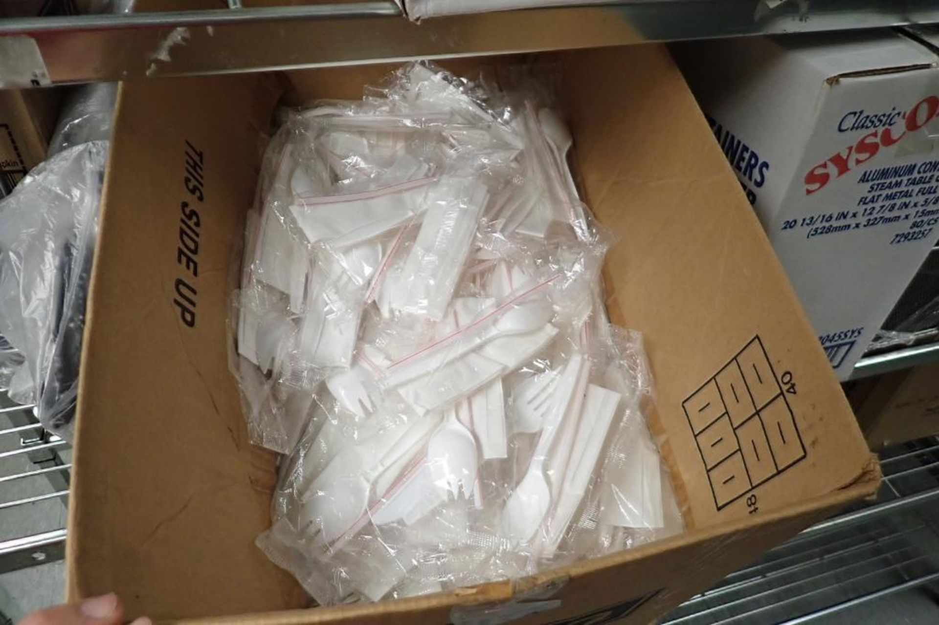 Lot of assorted plastic cutlery - Image 18 of 22