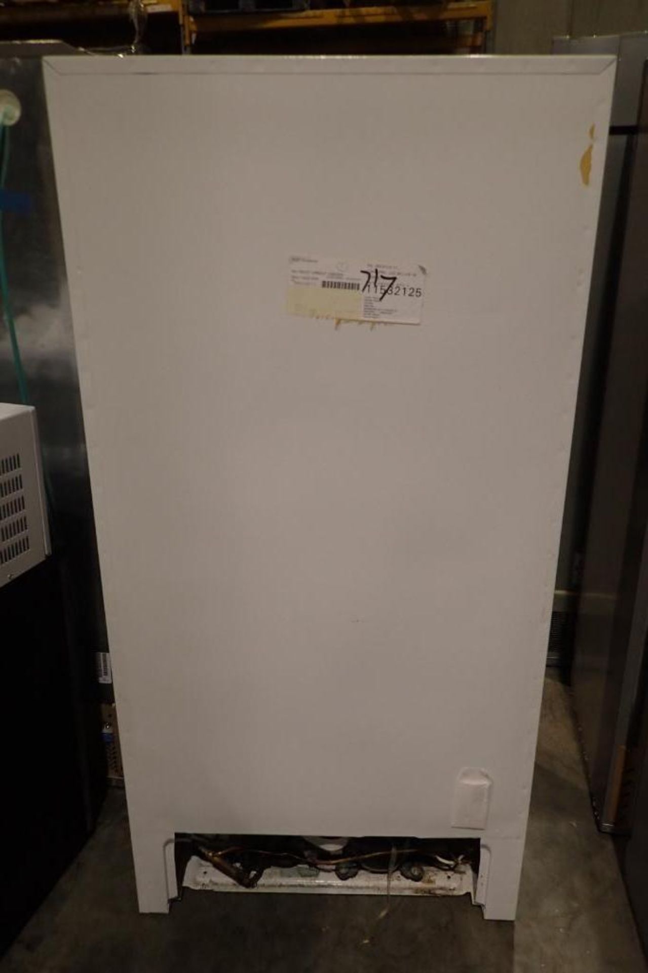 GE white single door upright freezer - Image 5 of 6