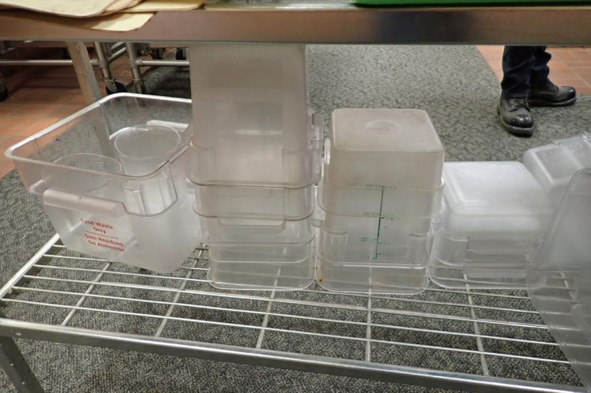 Lot of assorted plastic food storage containers - Image 2 of 4