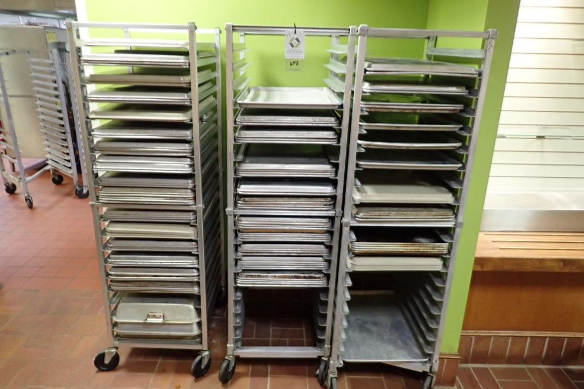 Aluminum bakery racks with bakery pans