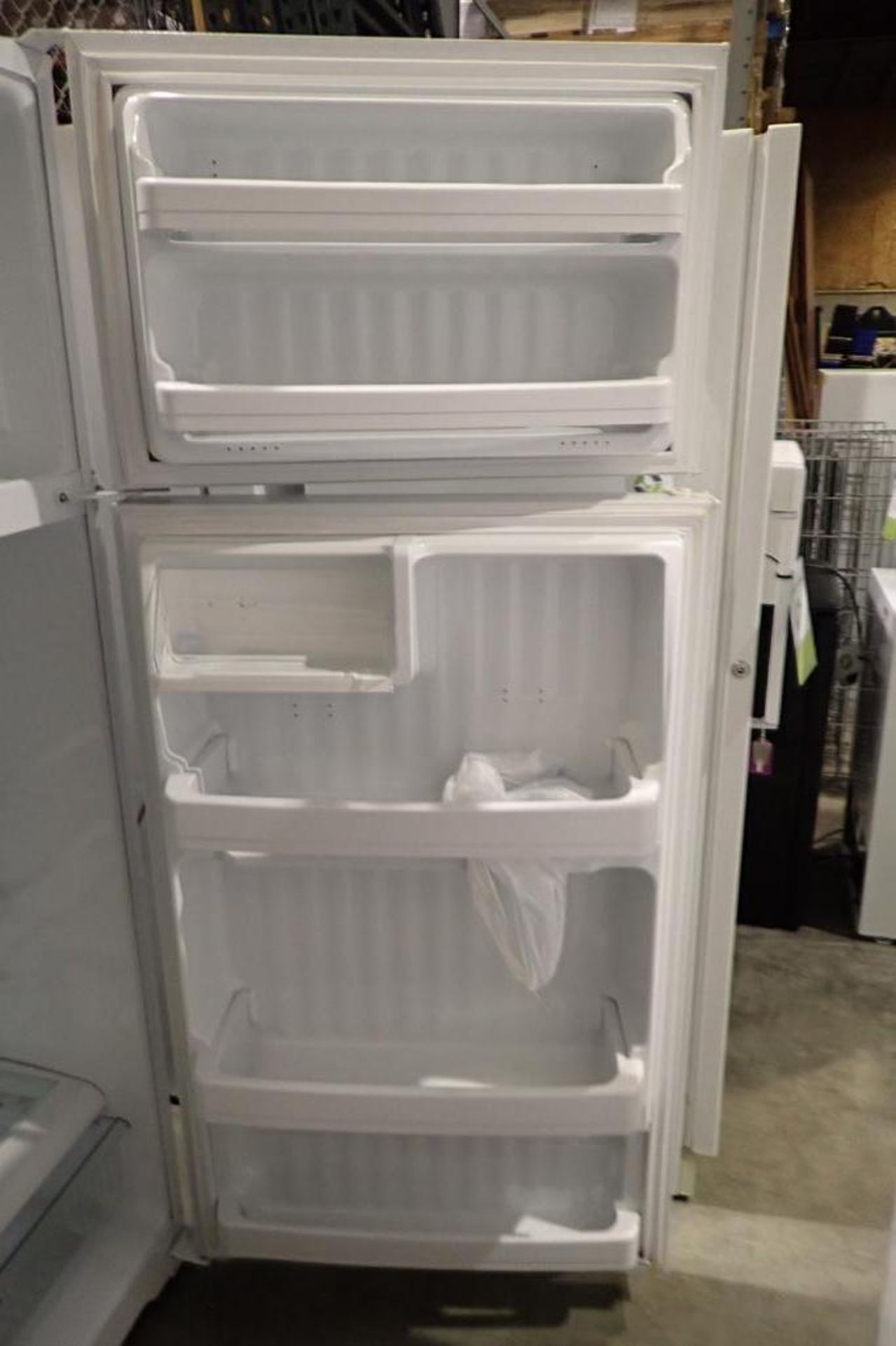 GE white refrigerator and freezer combo - Image 3 of 7