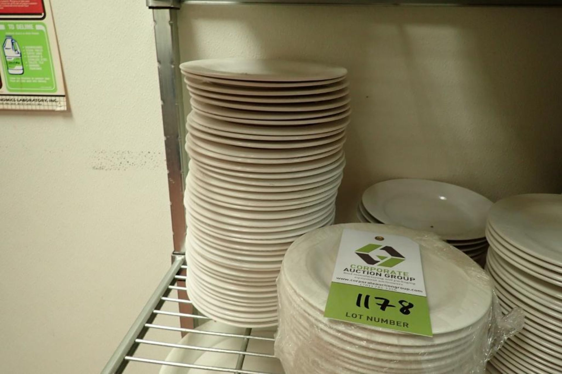 Lot of assorted dining plates - Image 3 of 6
