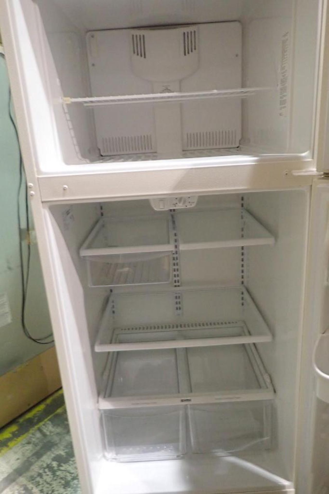 Kenmore white refrigerator bottom and freezer top combo - Image 4 of 7